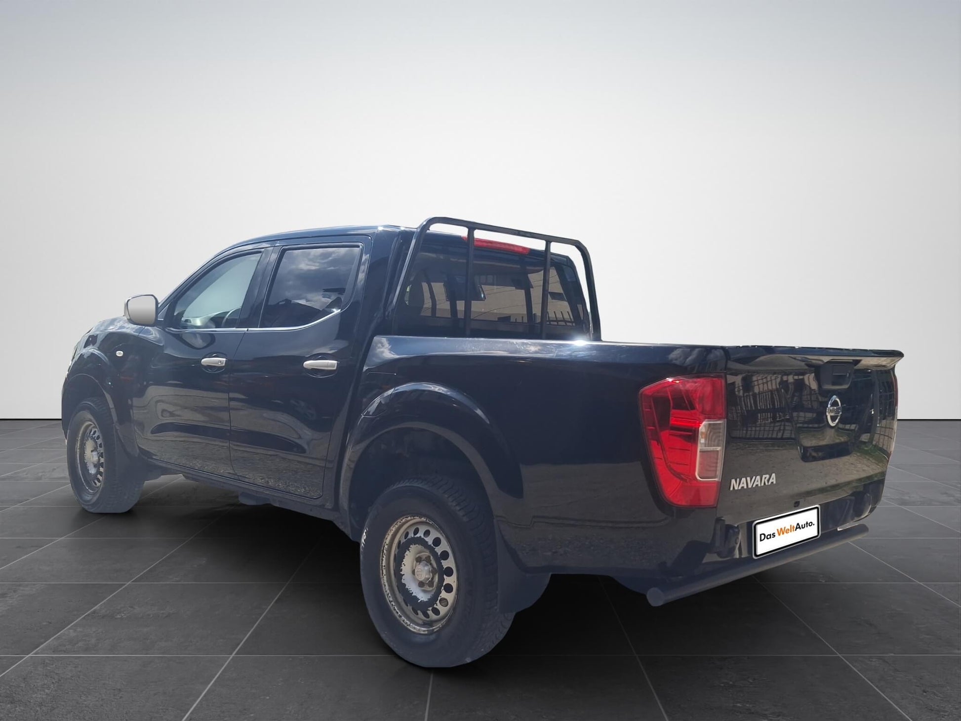 Nissan Navara Acenta Double Cab 4x4 2.3 dCi - Samsaru's Car Outlet
