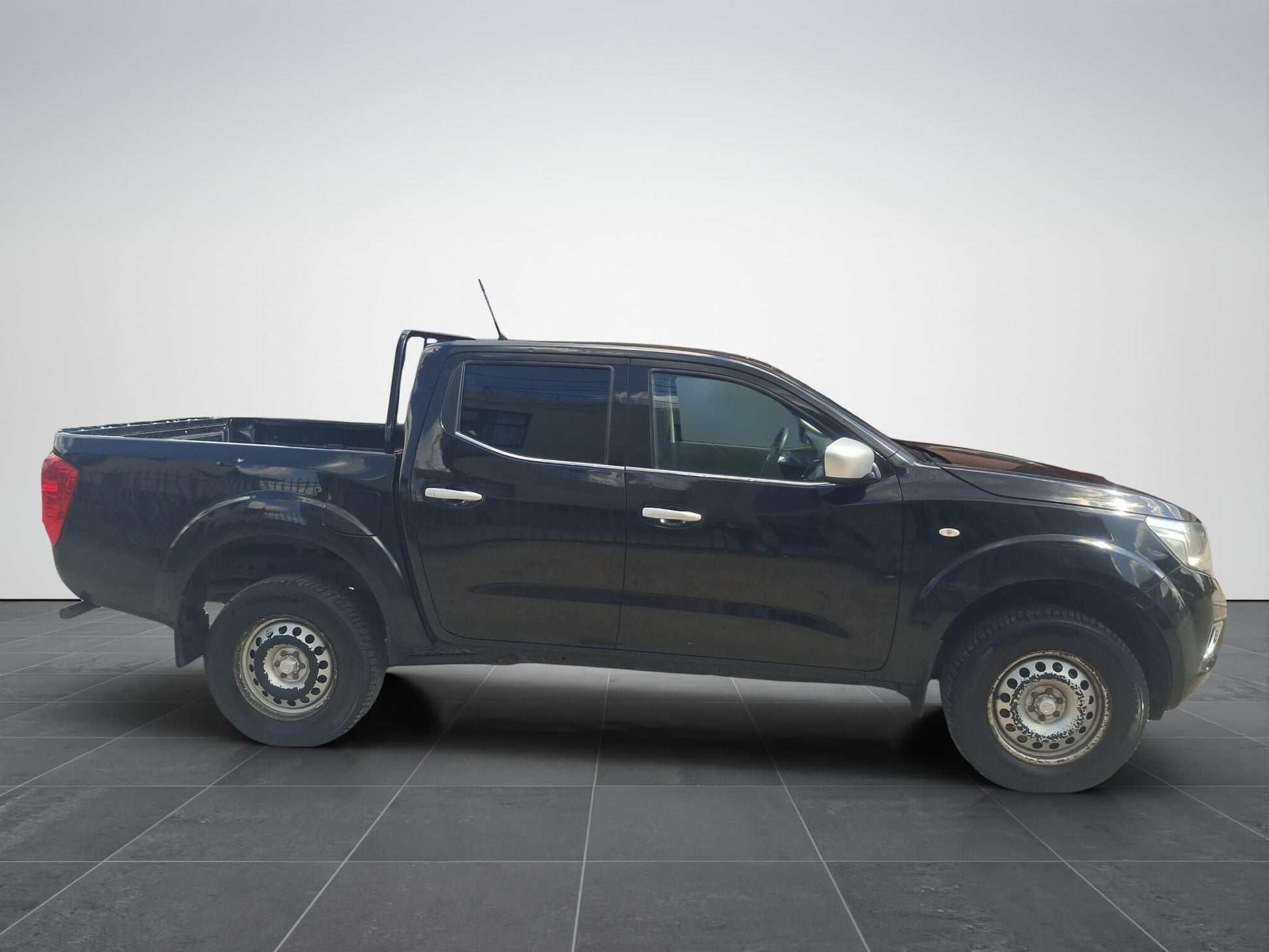 Nissan Navara Acenta Double Cab 4x4 2.3 dCi - Samsaru's Car Outlet