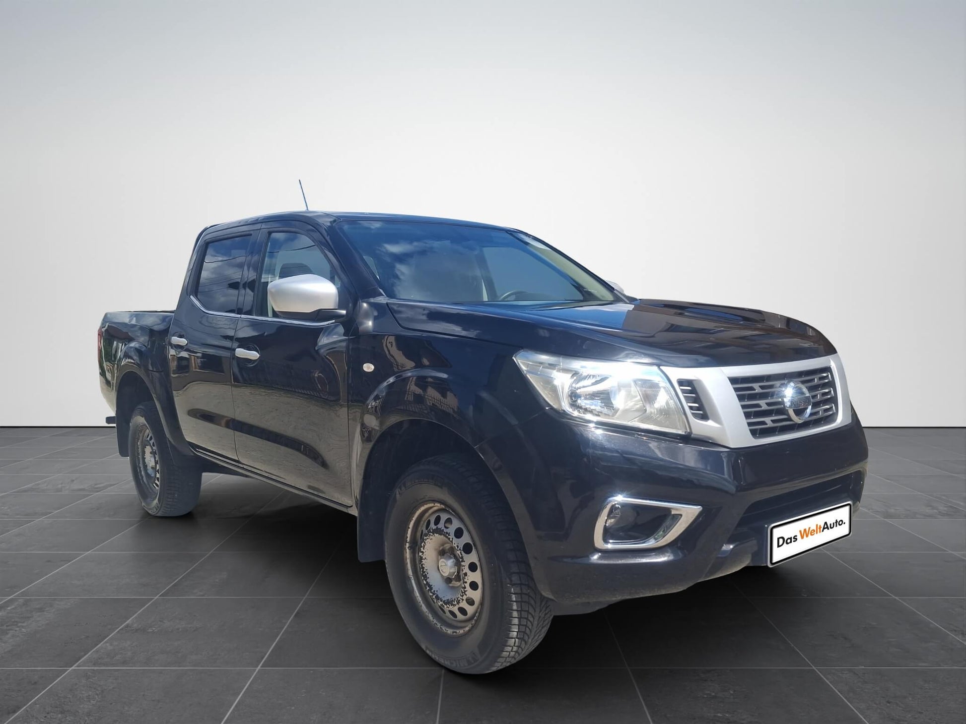 Nissan Navara Acenta Double Cab 4x4 2.3 dCi - Samsaru's Car Outlet