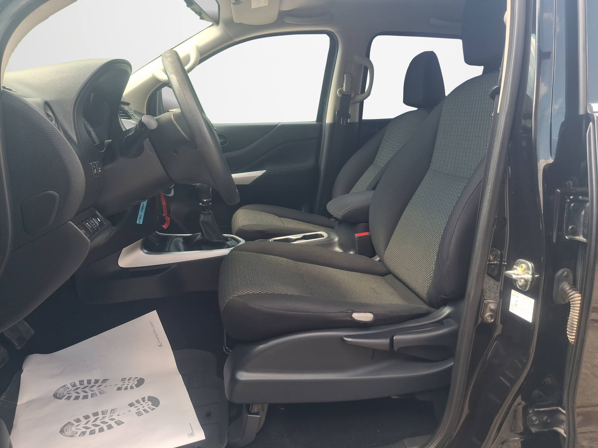 Nissan Navara Acenta Double Cab 4x4 2.3 dCi - Samsaru's Car Outlet