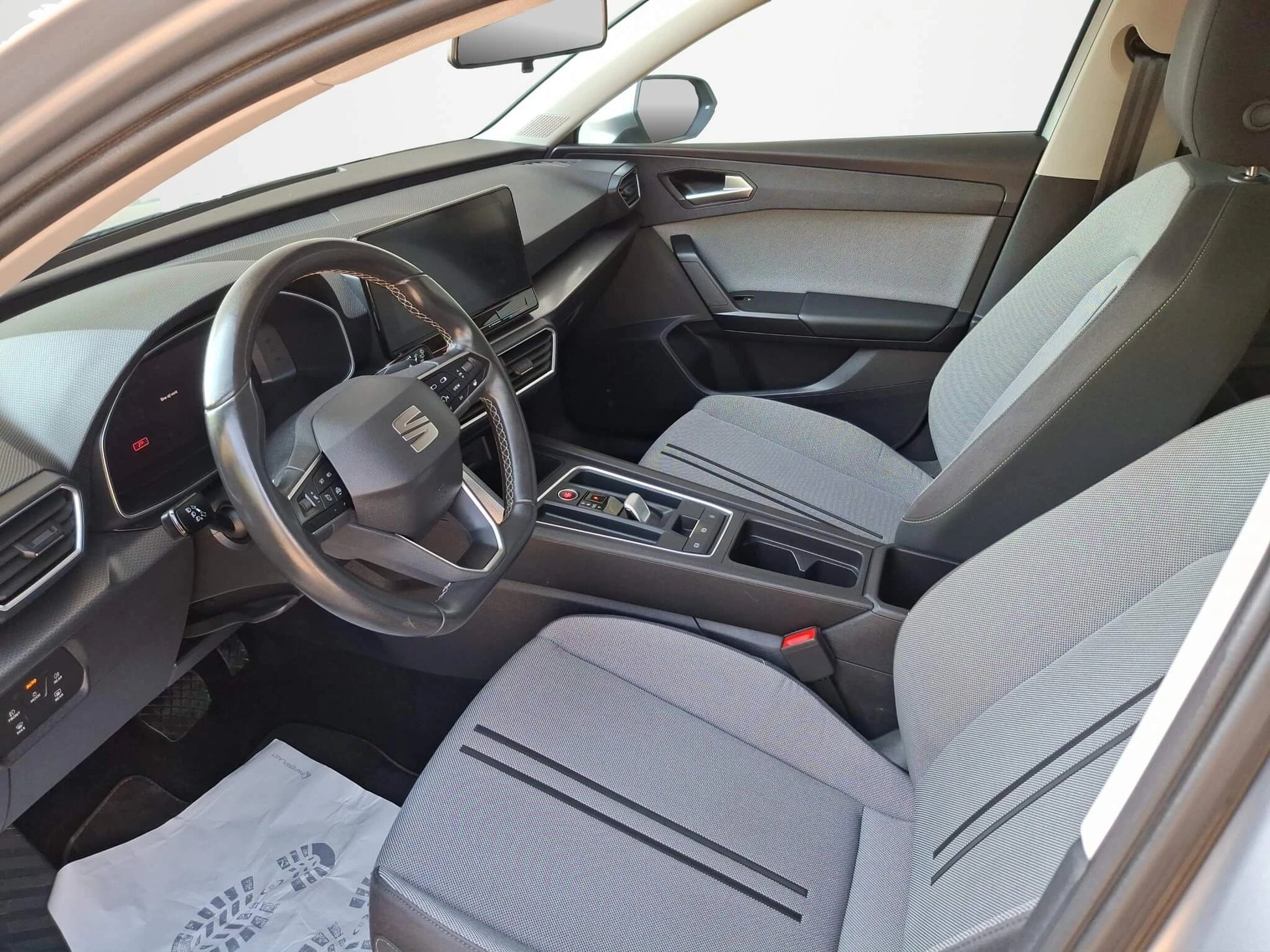 Seat Leon Kombi Style 2.0 TDI DSG - Samsaru's Car Outlet