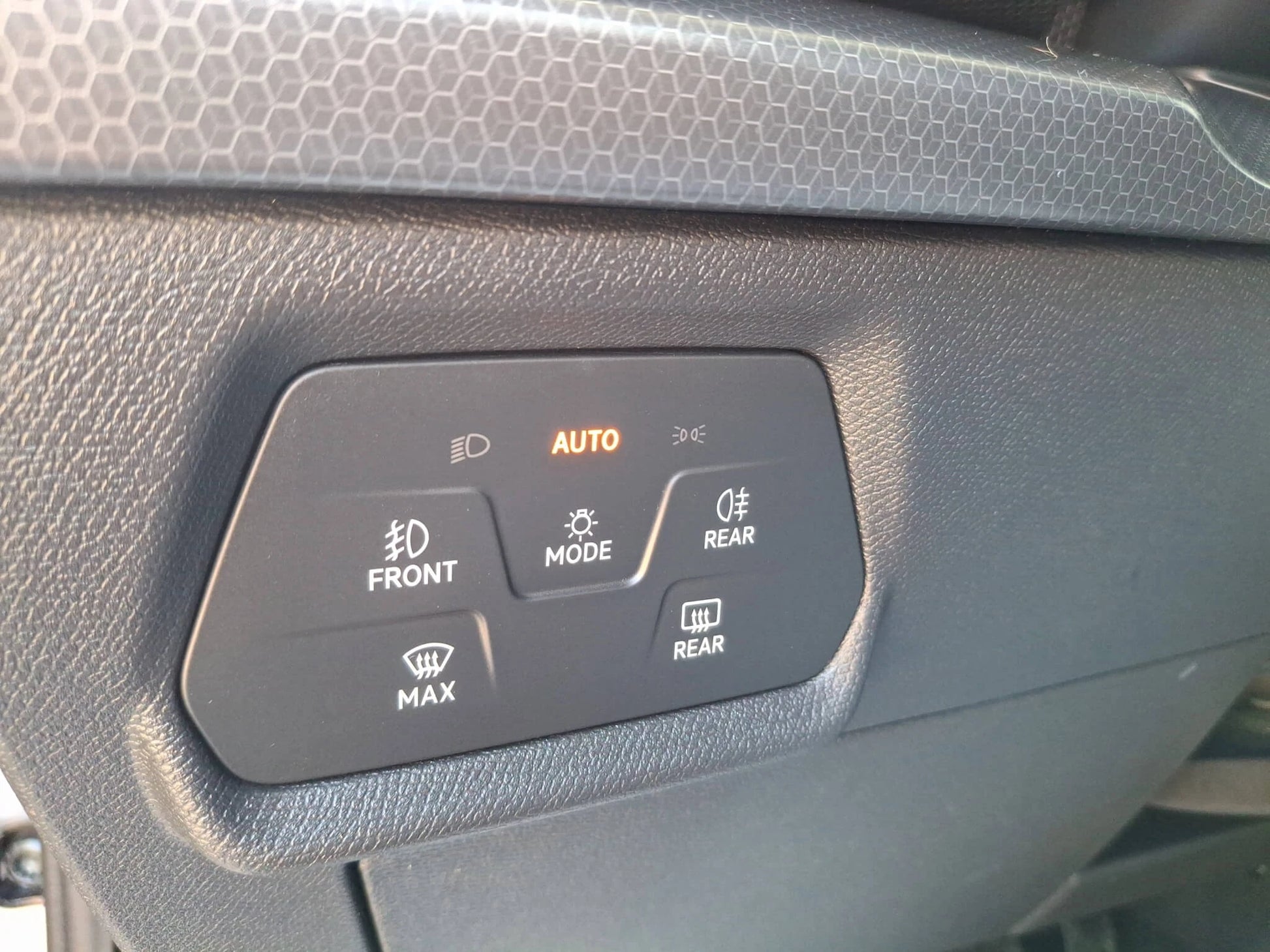 Seat Leon Kombi Style 2.0 TDI DSG - Samsaru's Car Outlet