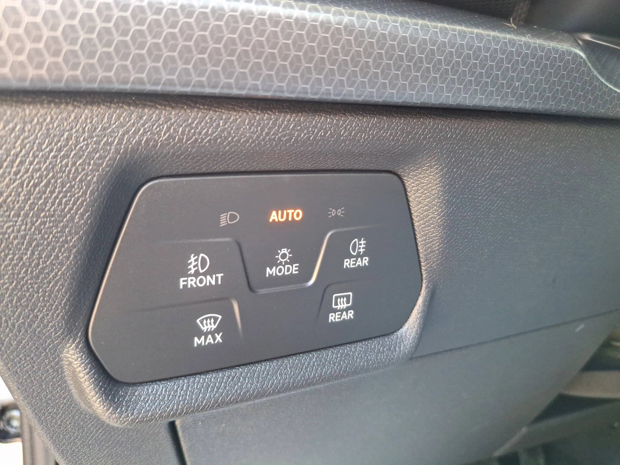 Seat Leon Kombi Style 2.0 TDI DSG - Samsaru's Car Outlet