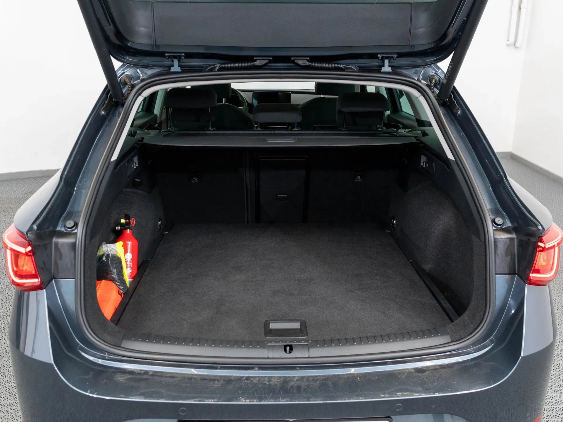 Seat Leon 2.0 Diesel 150 CP Gri - Samsaru's Car Outlet