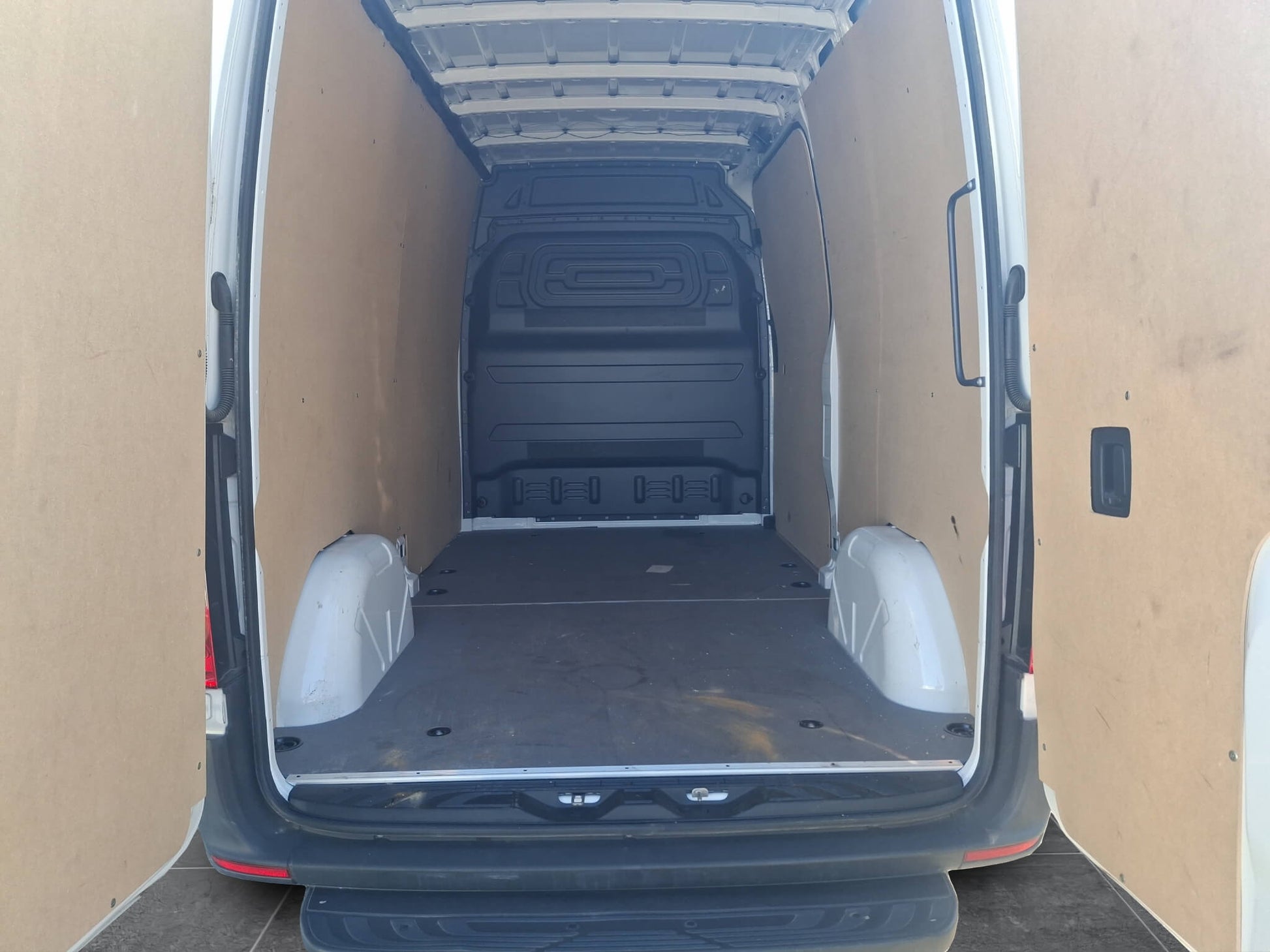 Mercedes-Benz eSprinter 41kWh 3,5t - Samsaru's Car Outlet