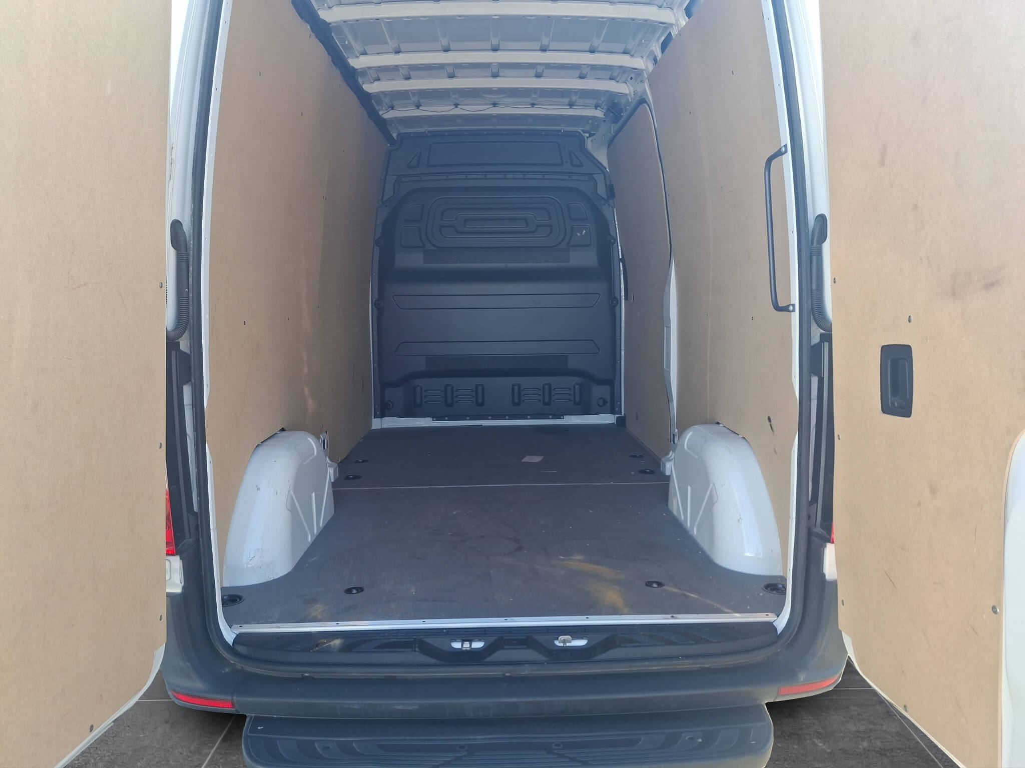 Mercedes-Benz eSprinter 41kWh 3,5t - Samsaru's Car Outlet