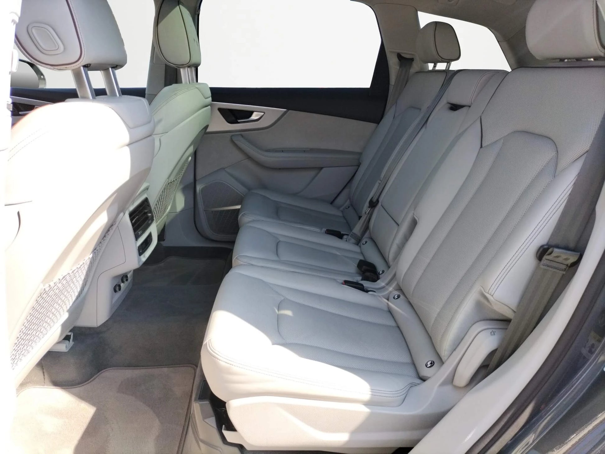 Audi Q7 S line 55 TFSIe quattro - Samsaru's Car Outlet