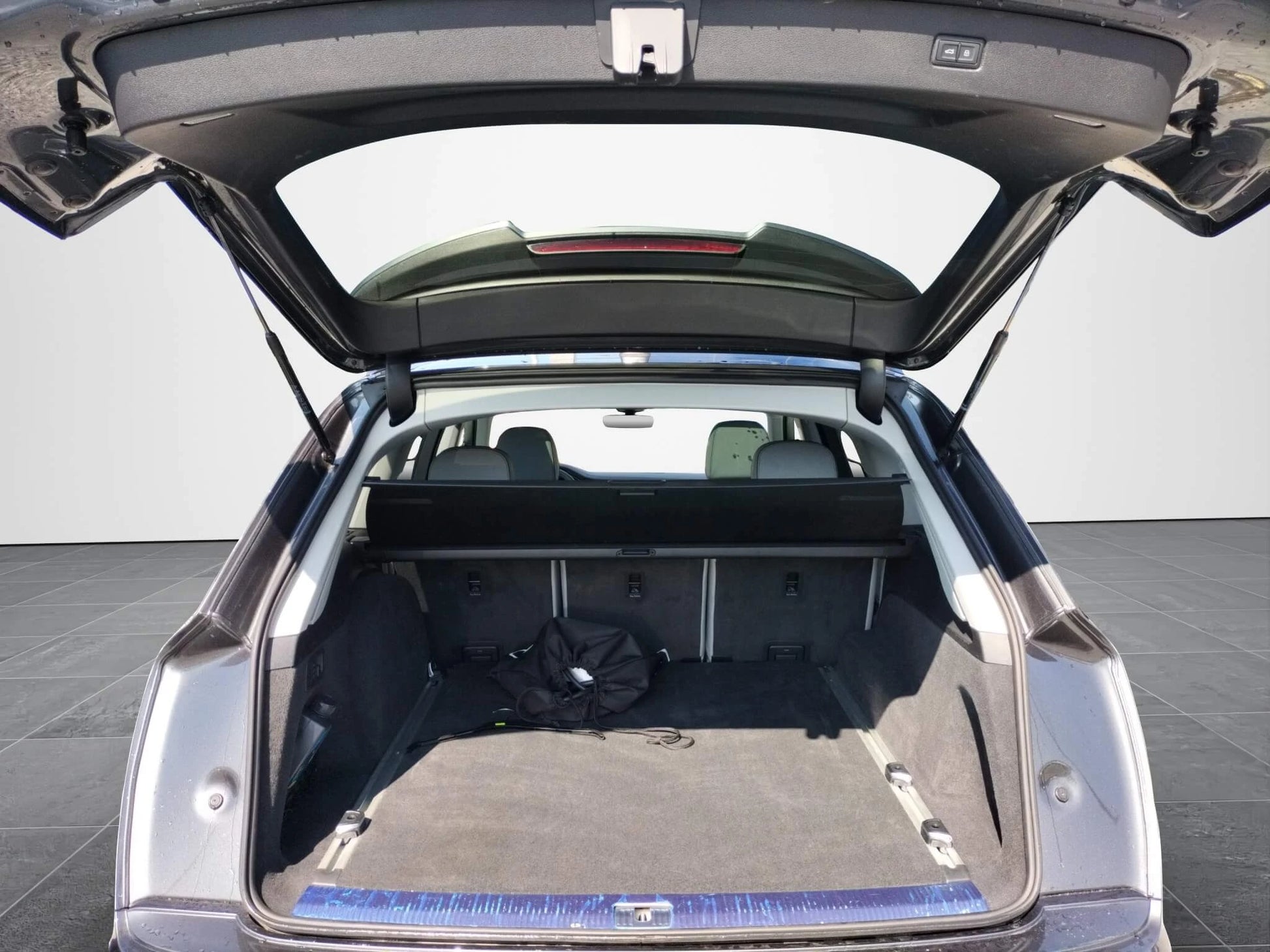 Audi Q7 S line 55 TFSIe quattro - Samsaru's Car Outlet