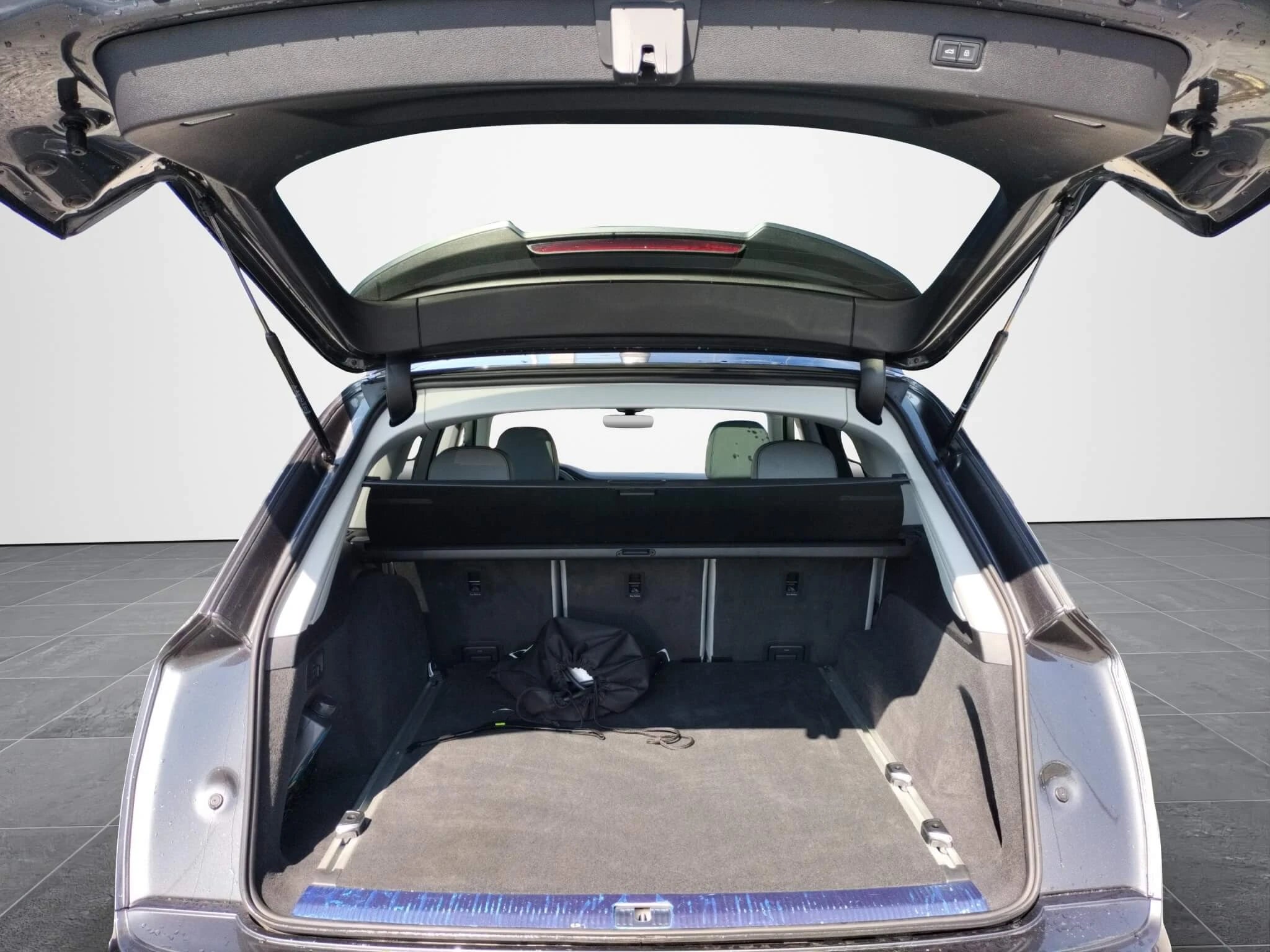 Audi Q7 S line 55 TFSIe quattro - Samsaru's Car Outlet