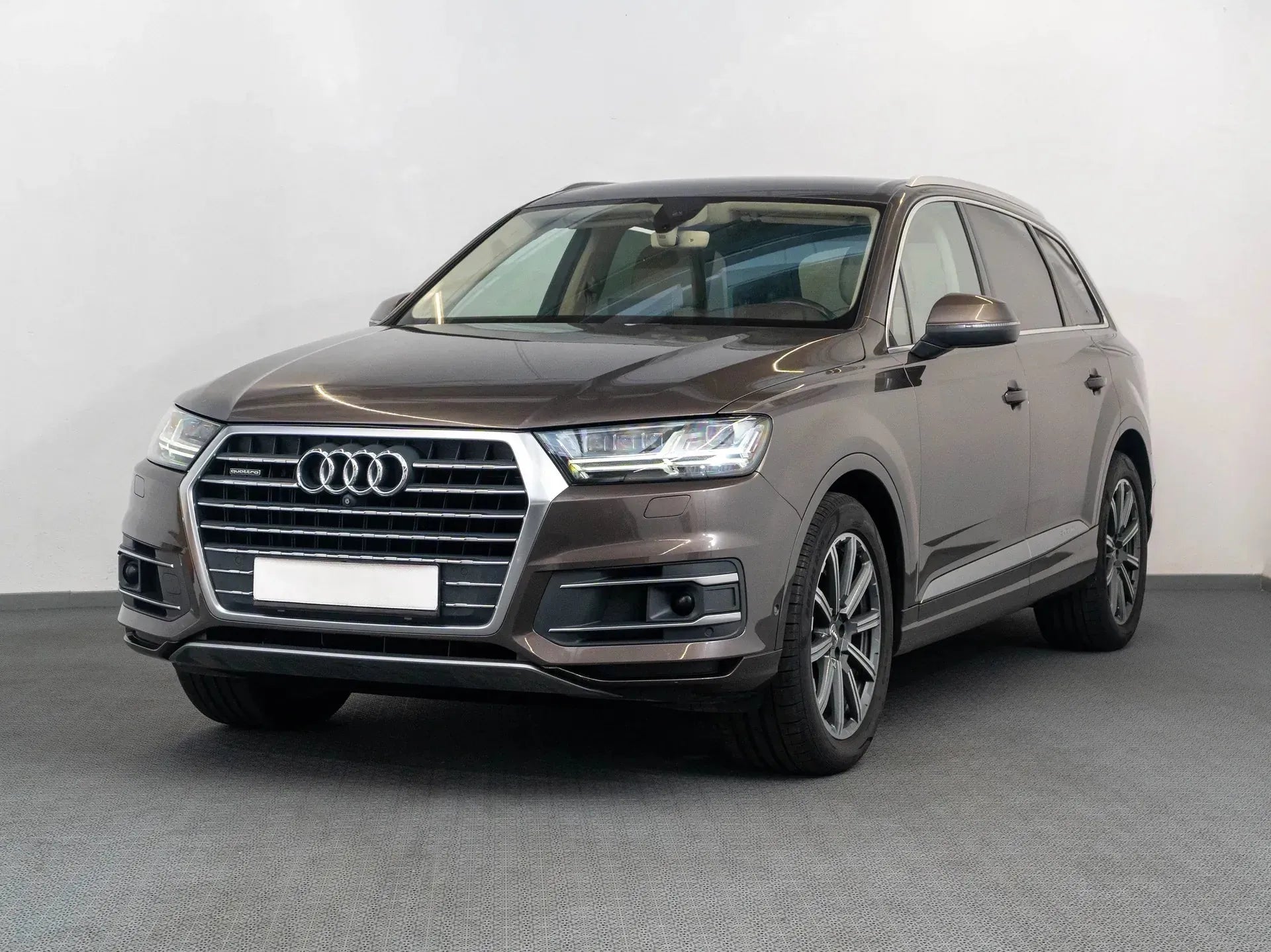 Audi Q7 3.0 TDI quattro - Samsaru's Car Outlet