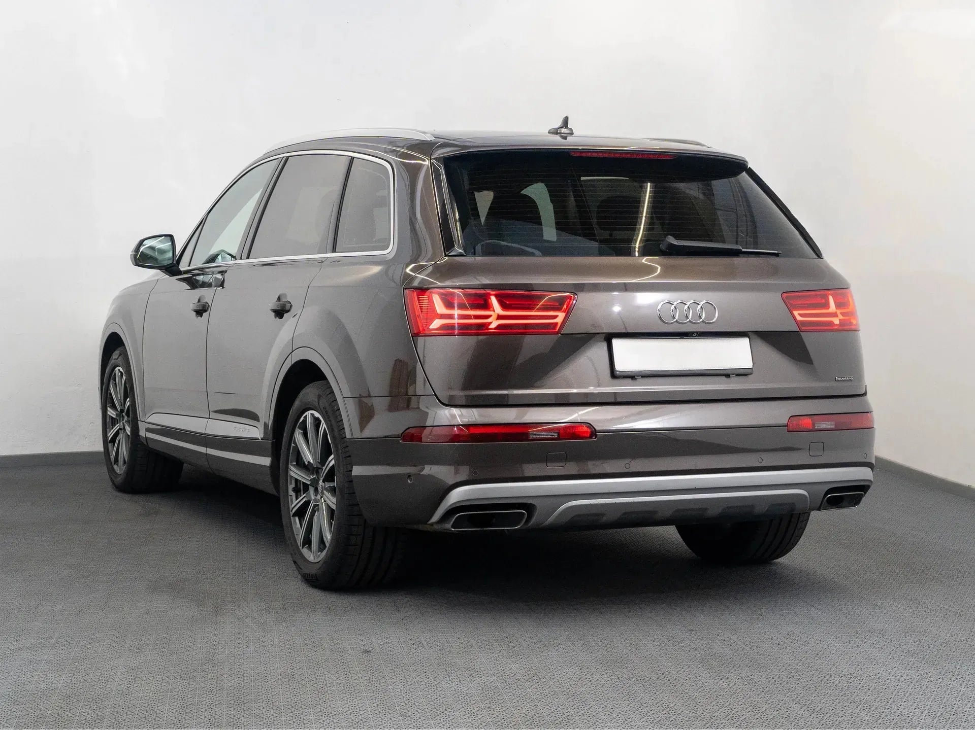 Audi Q7 3.0 TDI quattro - Samsaru's Car Outlet
