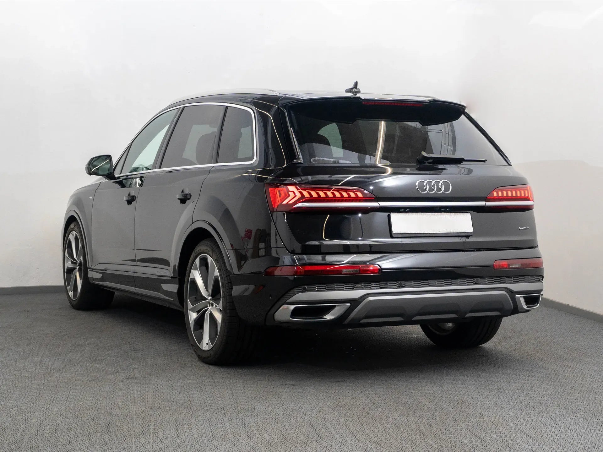 Audi Q7 S line 50 TDI quattro - Samsaru's Car Outlet