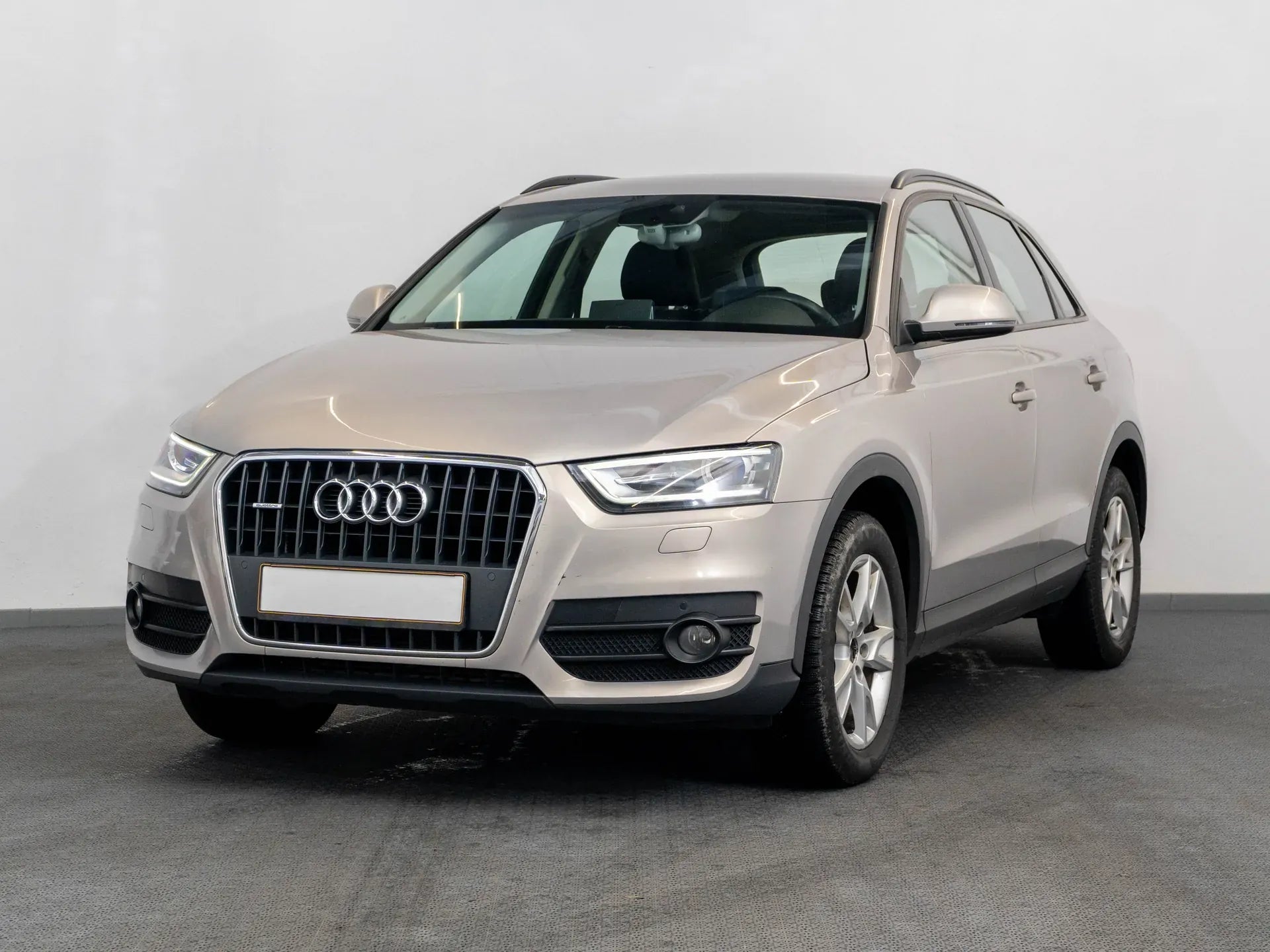 Audi Q3 2.0 Diesel 177 CP Gri - Samsaru's Car Outlet