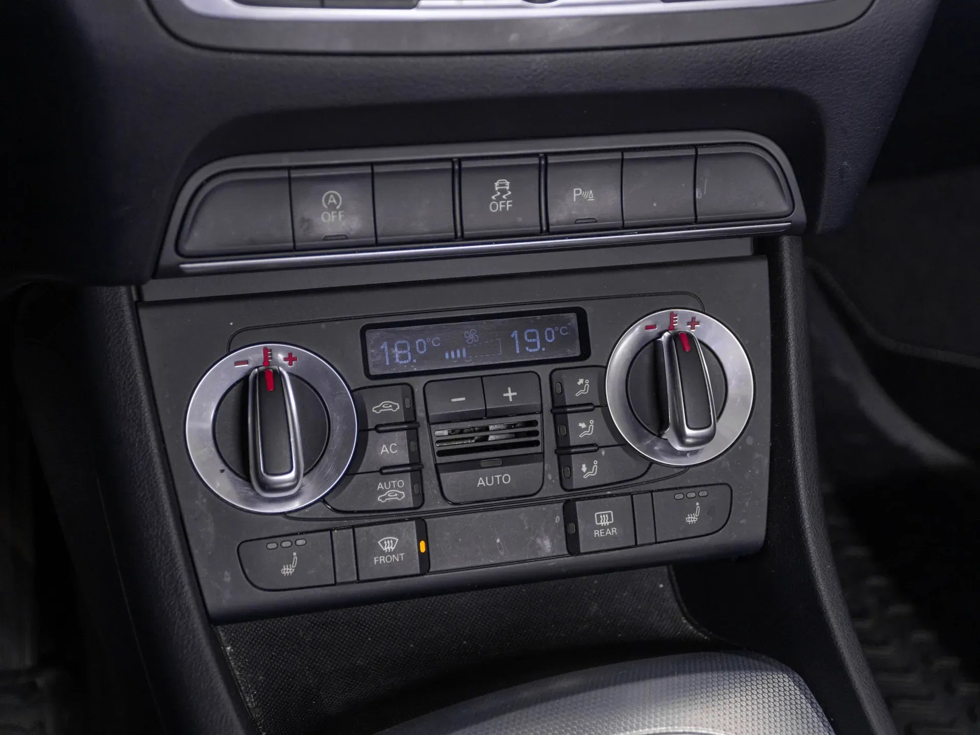 Audi Q3 2.0 Diesel 177 CP Gri - Samsaru's Car Outlet