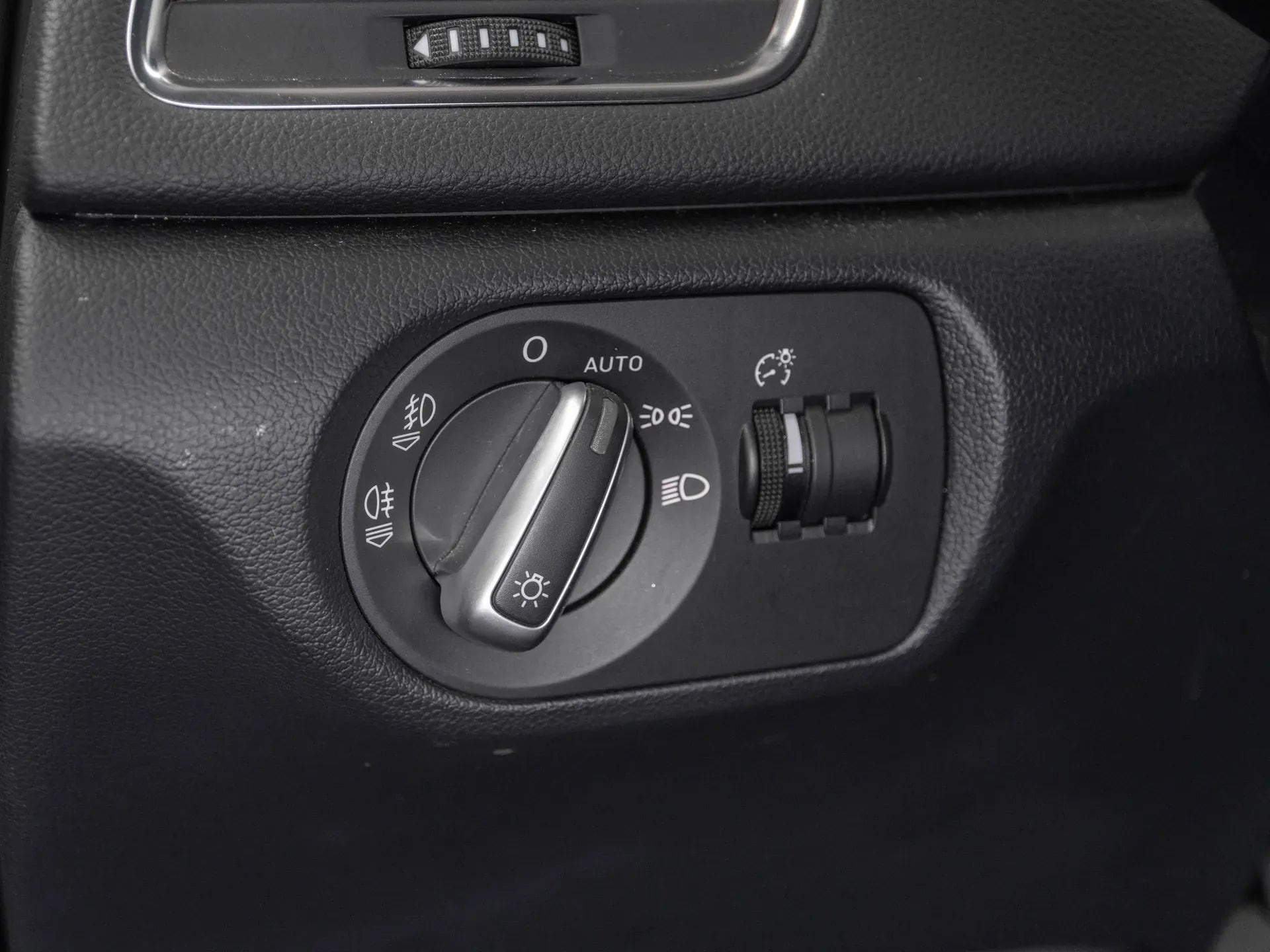 Audi Q3 2.0 Diesel 177 CP Gri - Samsaru's Car Outlet