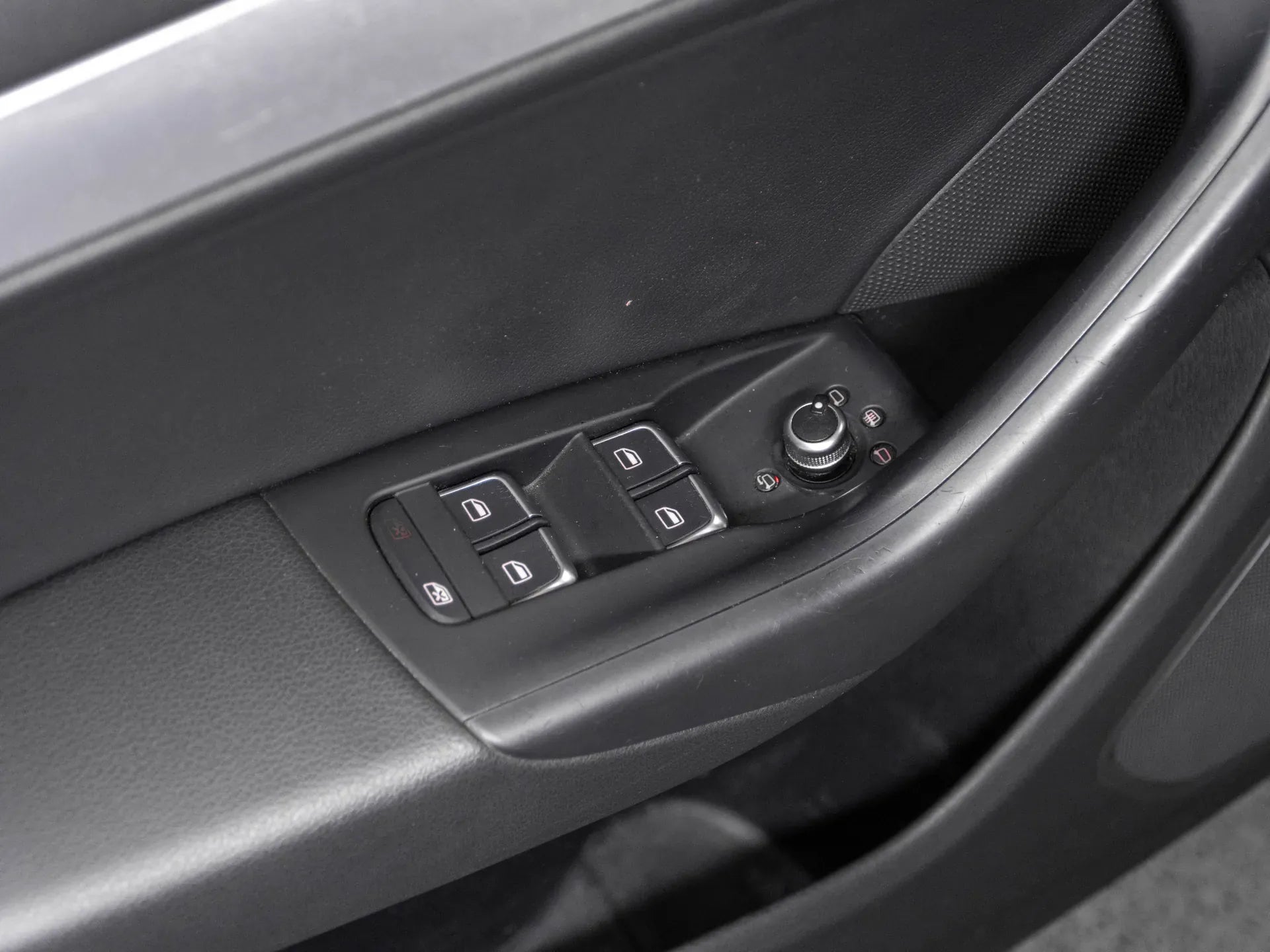 Audi Q3 2.0 Diesel 177 CP Gri - Samsaru's Car Outlet