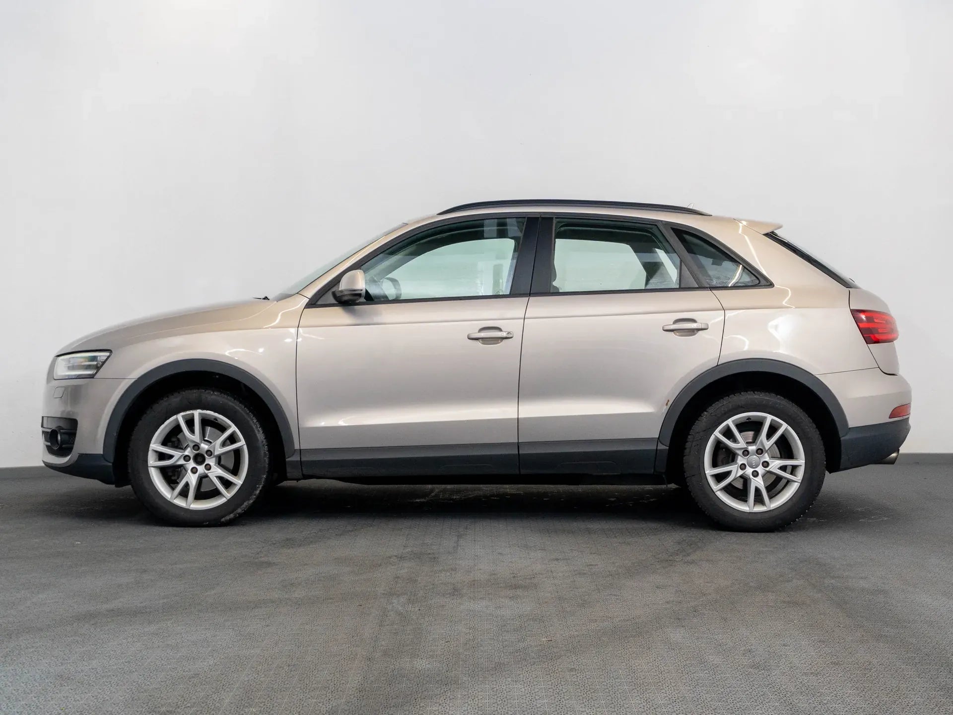 Audi Q3 2.0 Diesel 177 CP Gri - Samsaru's Car Outlet