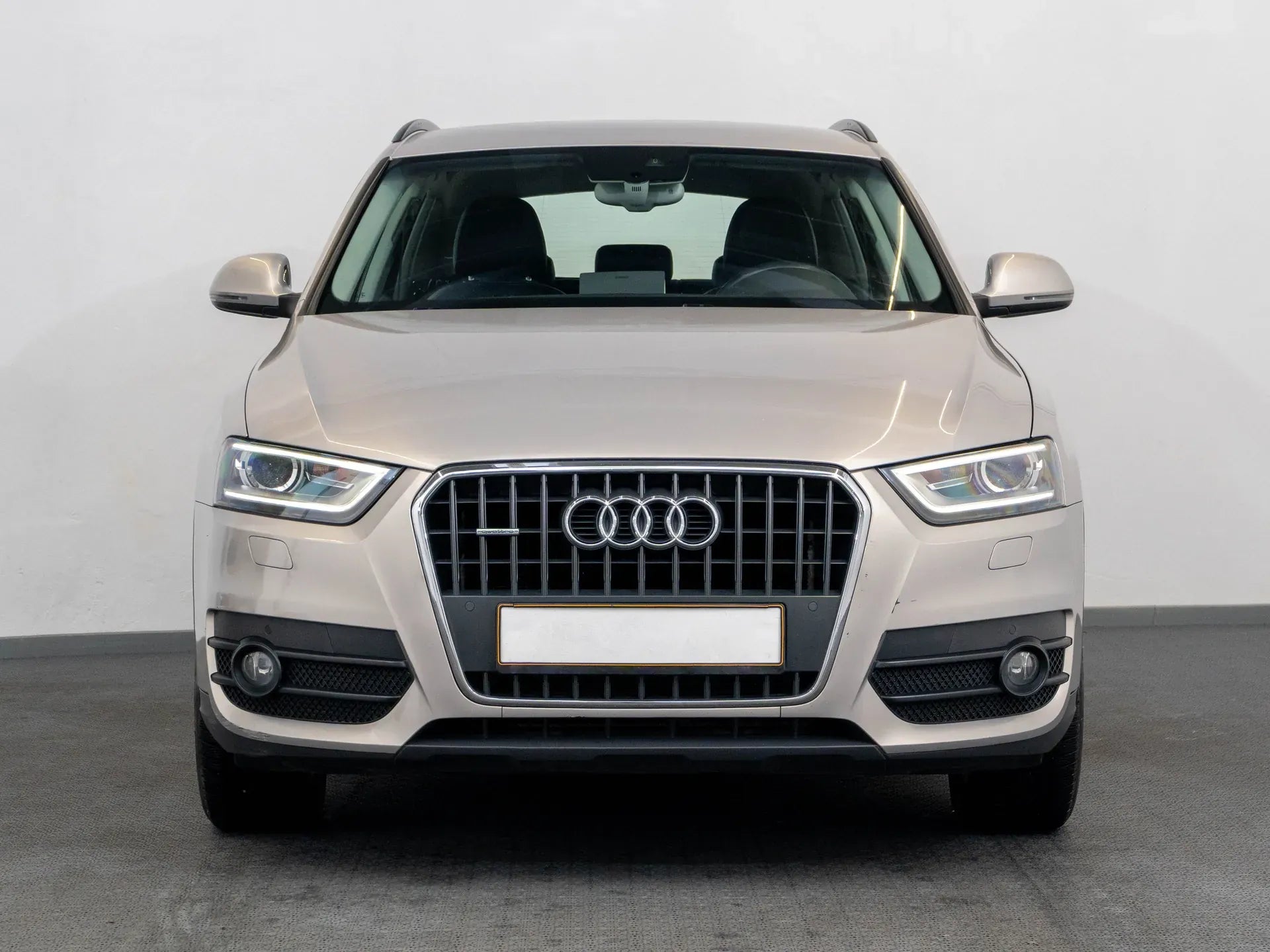 Audi Q3 2.0 Diesel 177 CP Gri - Samsaru's Car Outlet