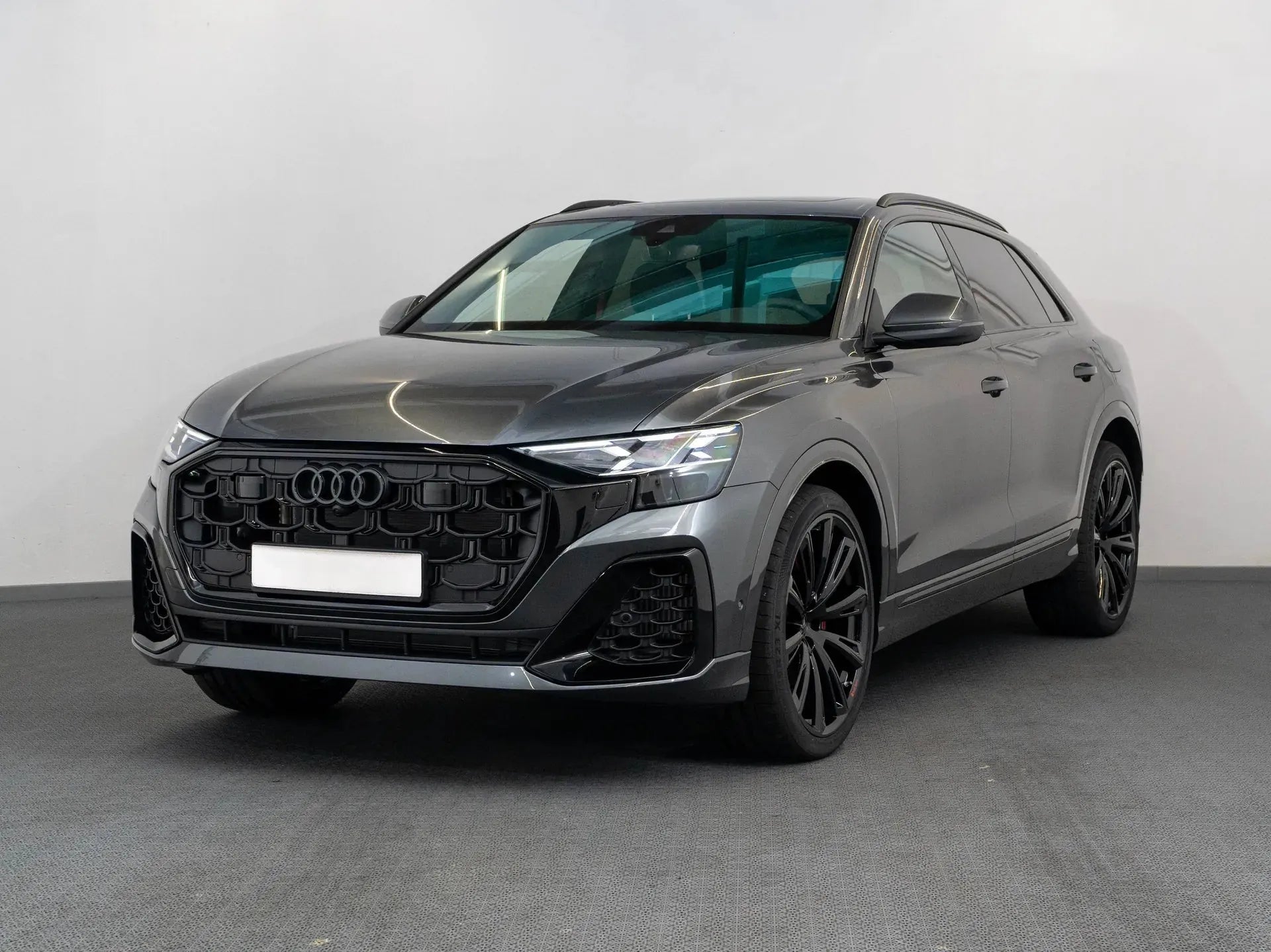Audi Q8 3.0 Hybrid Plug-In 340 CP Gri - Samsaru's Car Outlet