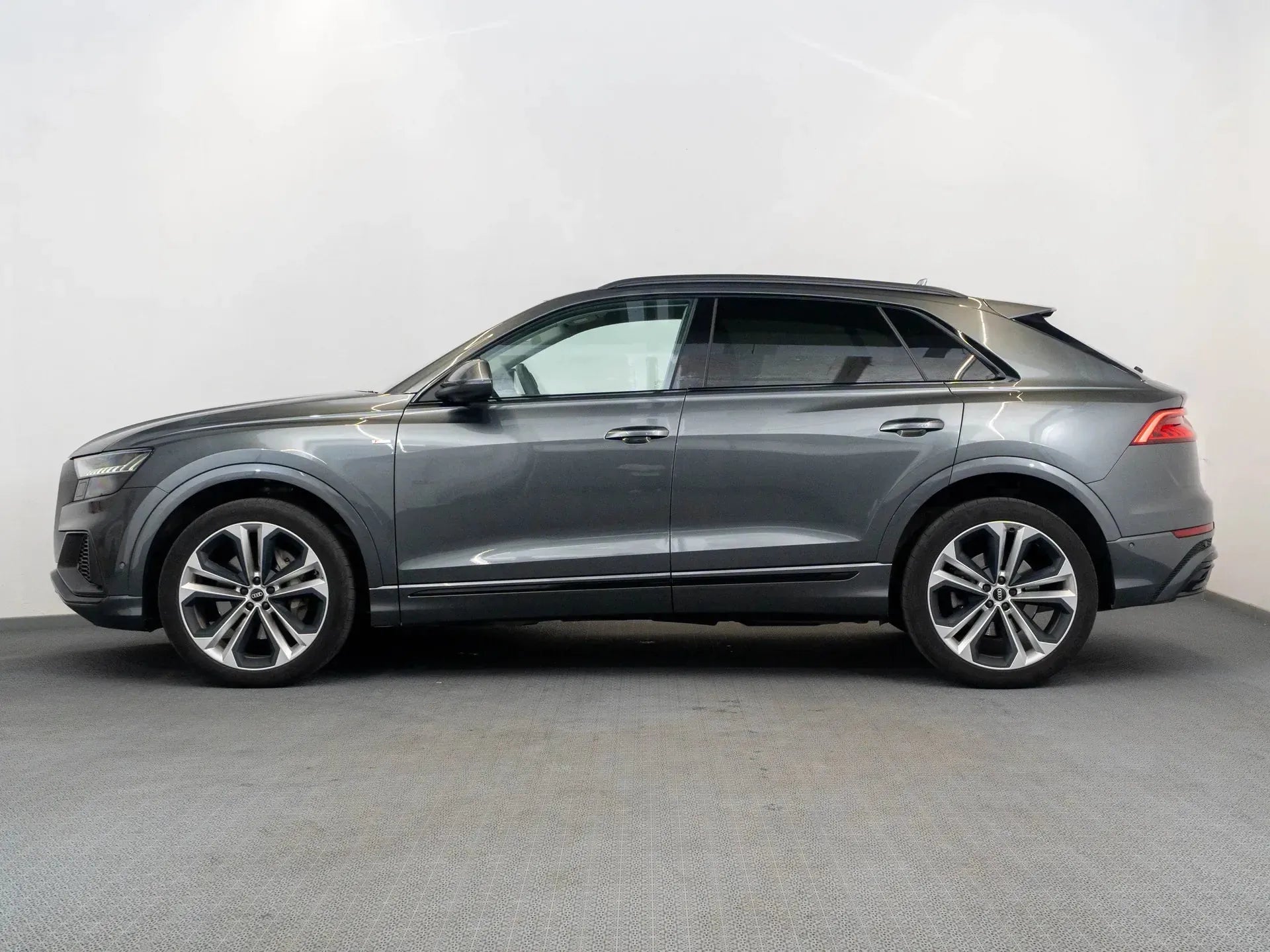 Audi Q8 55 TFSI quattro - Samsaru's Car Outlet