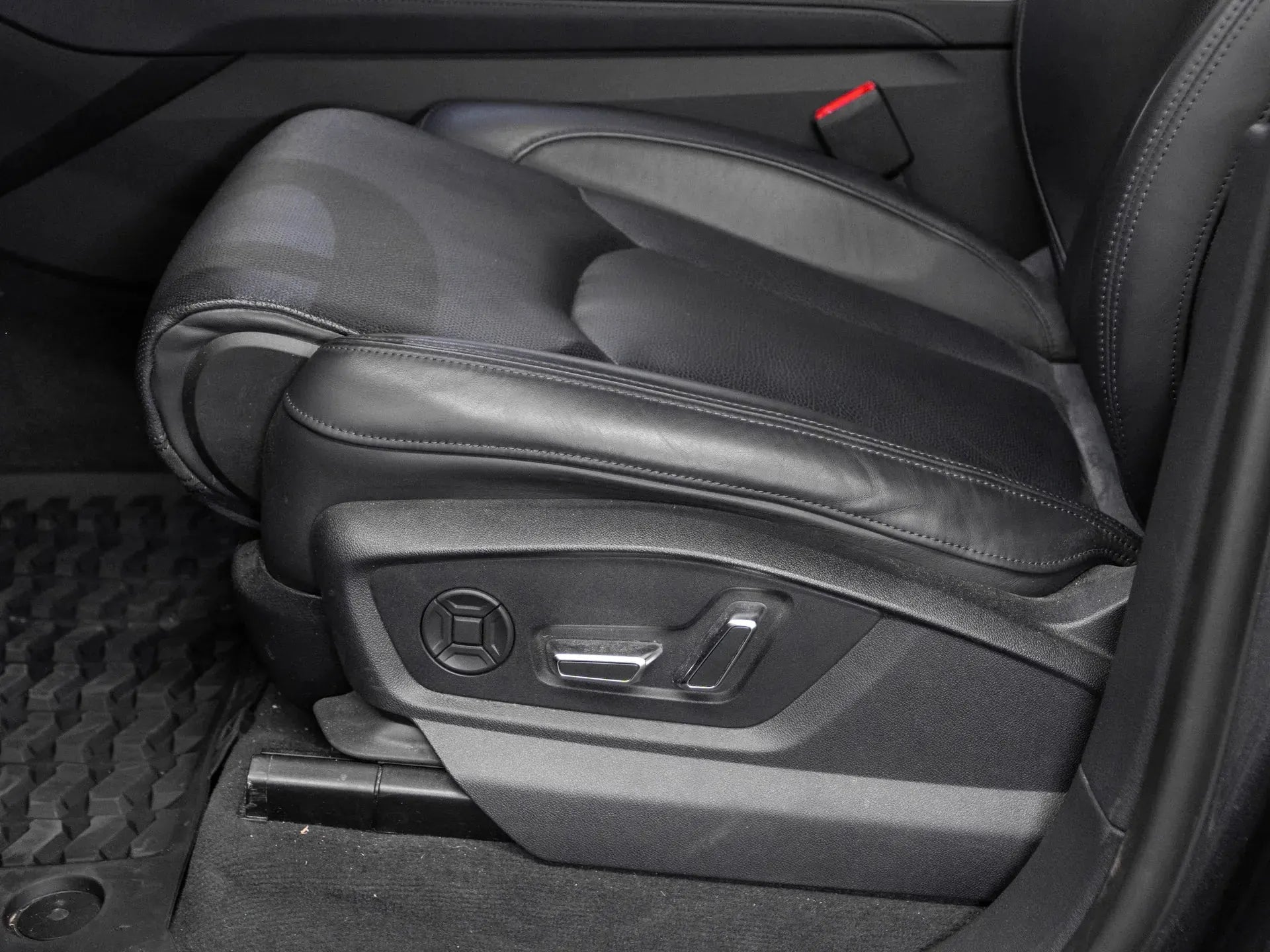 Audi Q8 55 TFSI quattro - Samsaru's Car Outlet