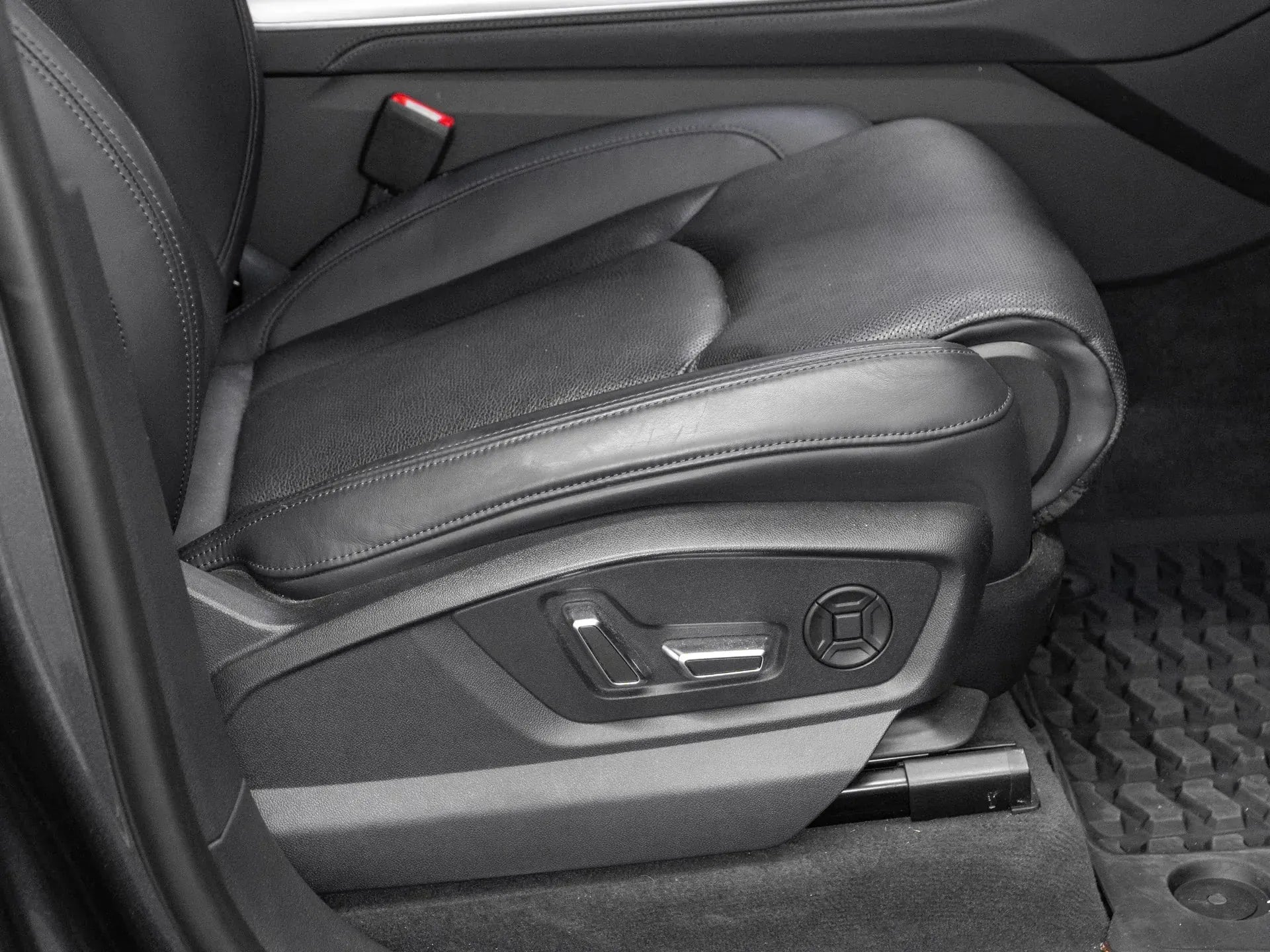 Audi Q8 55 TFSI quattro - Samsaru's Car Outlet
