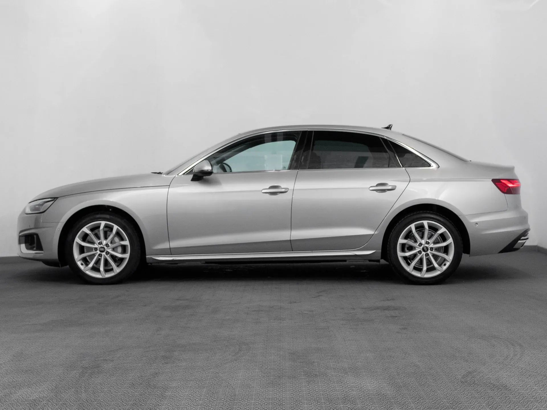 Audi A4 Advanced 40 TDI quattro - Samsaru's Car Outlet