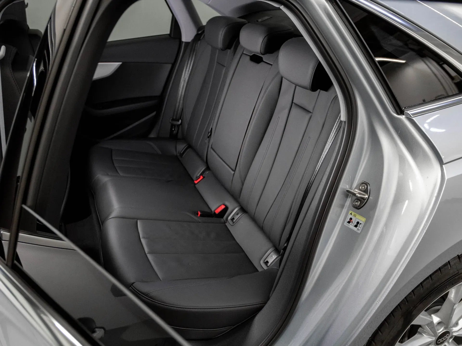 Audi A4 Advanced 40 TDI quattro - Samsaru's Car Outlet