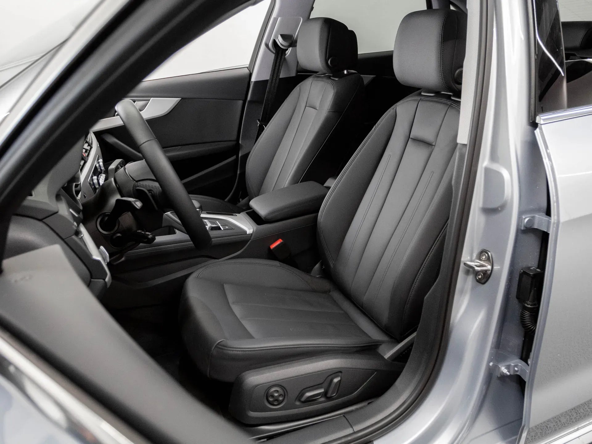 Audi A4 Advanced 40 TDI quattro - Samsaru's Car Outlet