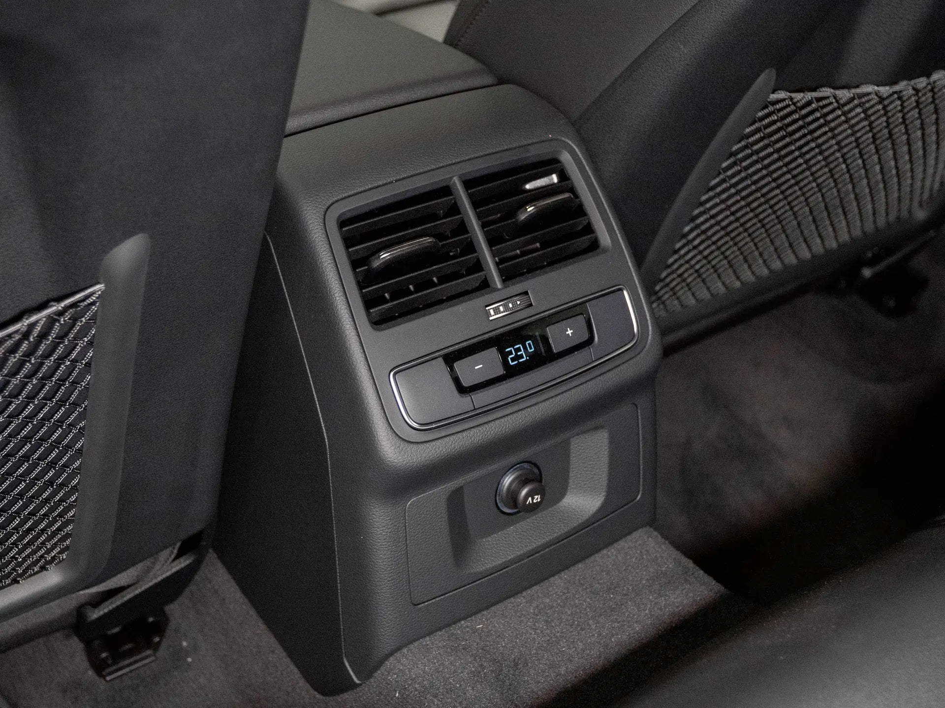 Audi A4 Advanced 40 TDI quattro - Samsaru's Car Outlet