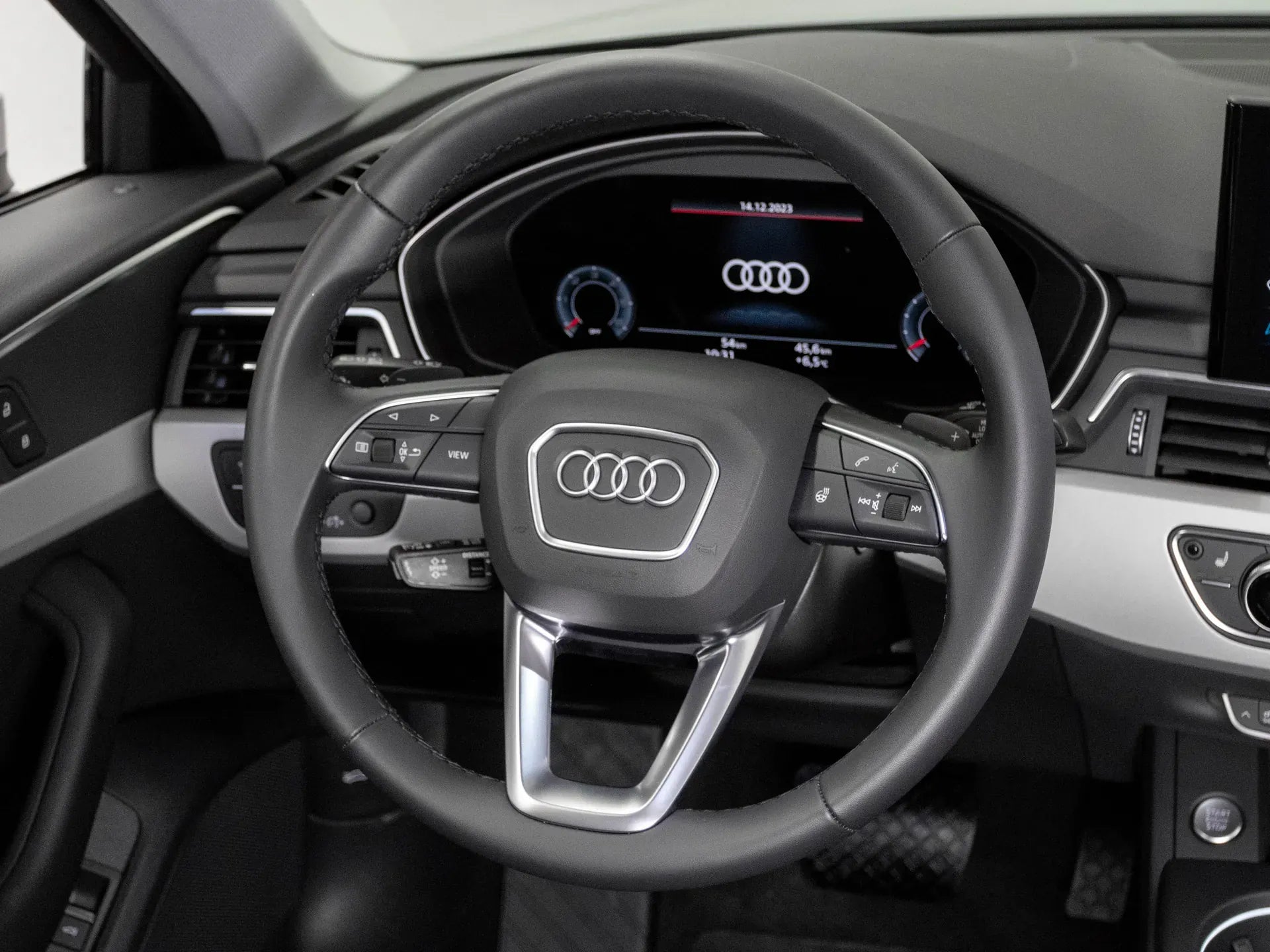 Audi A4 Advanced 40 TDI quattro - Samsaru's Car Outlet