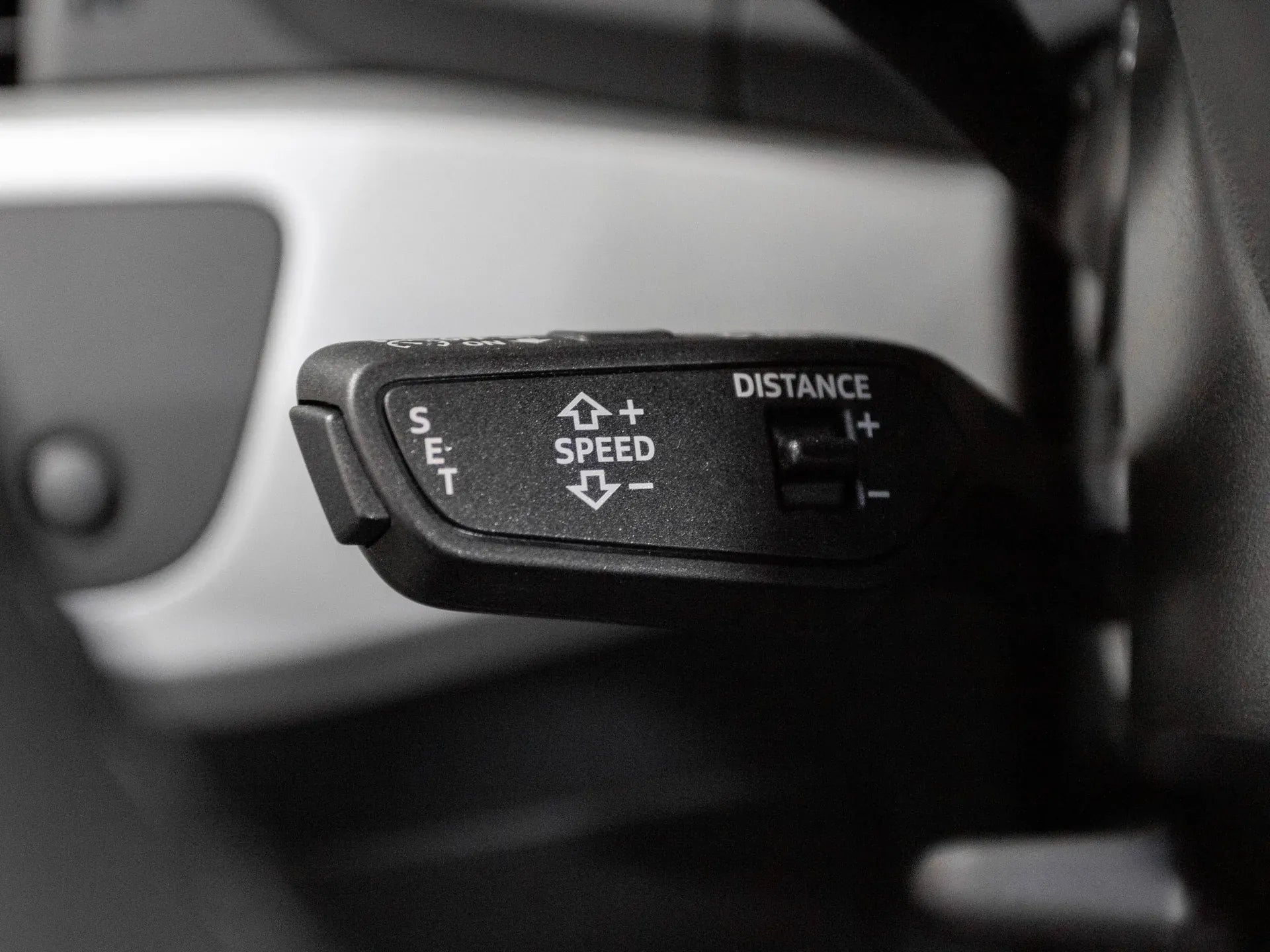 Audi A4 Advanced 40 TDI quattro - Samsaru's Car Outlet