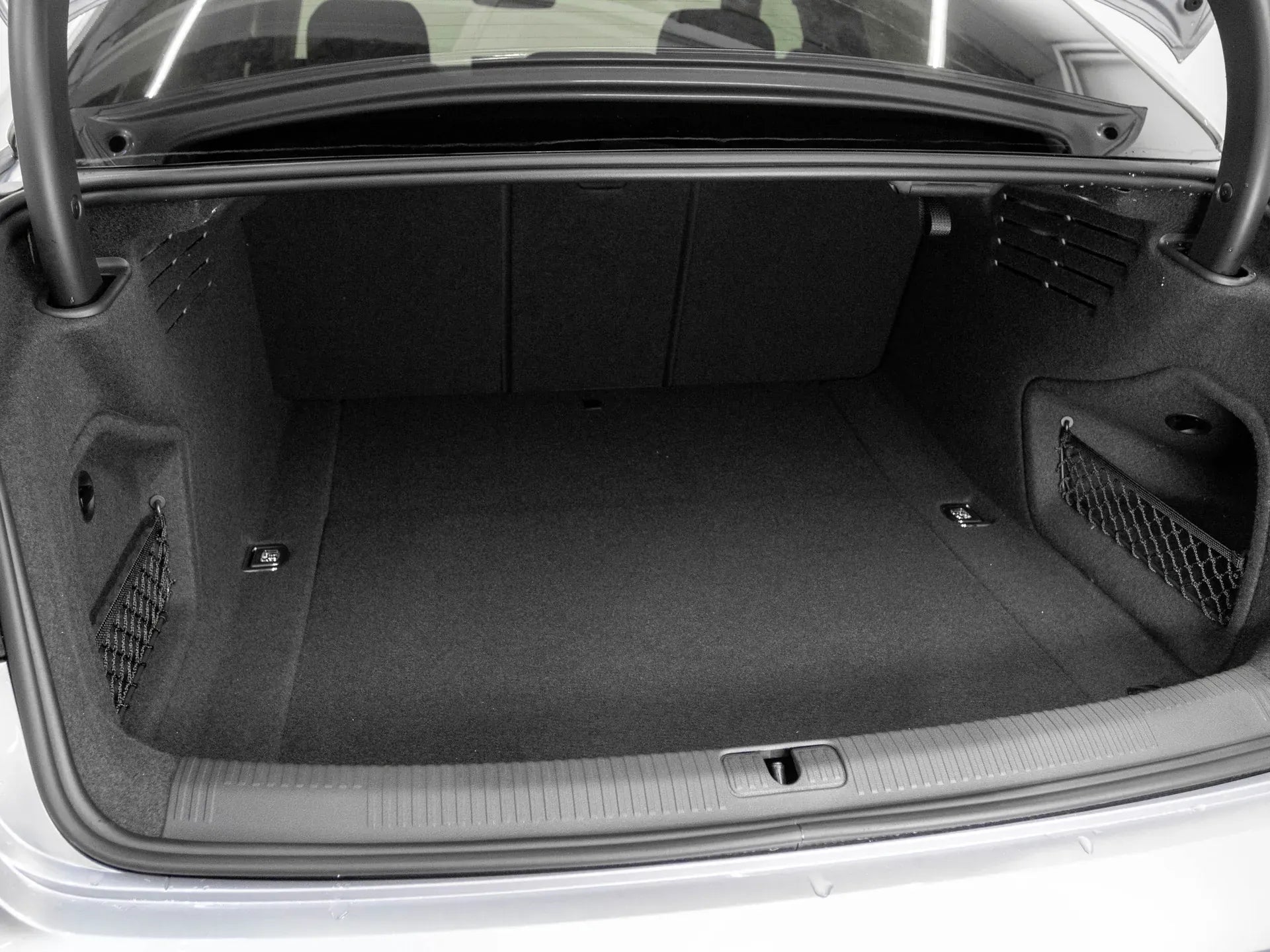 Audi A4 Advanced 40 TDI quattro - Samsaru's Car Outlet