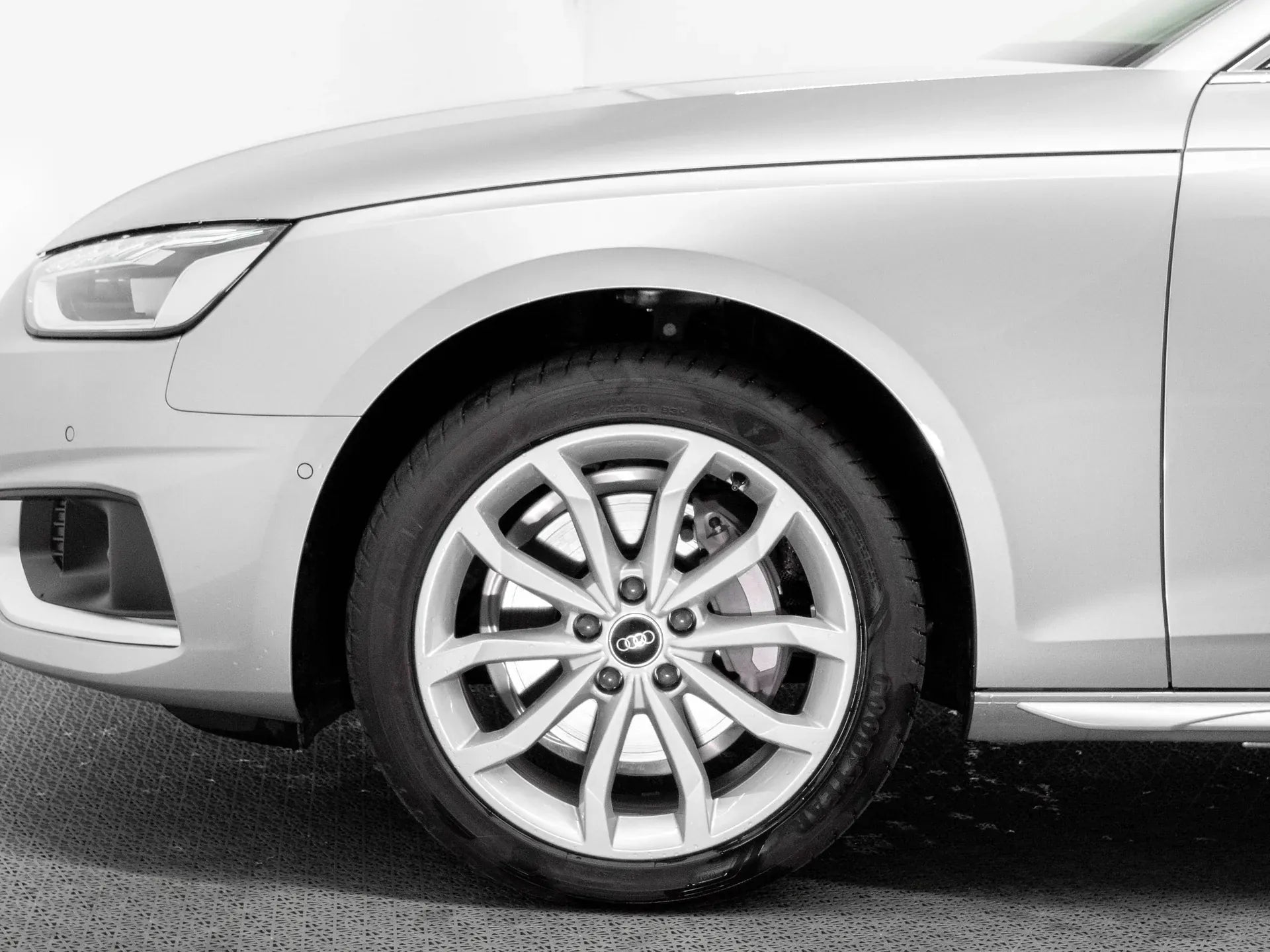 Audi A4 Advanced 40 TDI quattro - Samsaru's Car Outlet