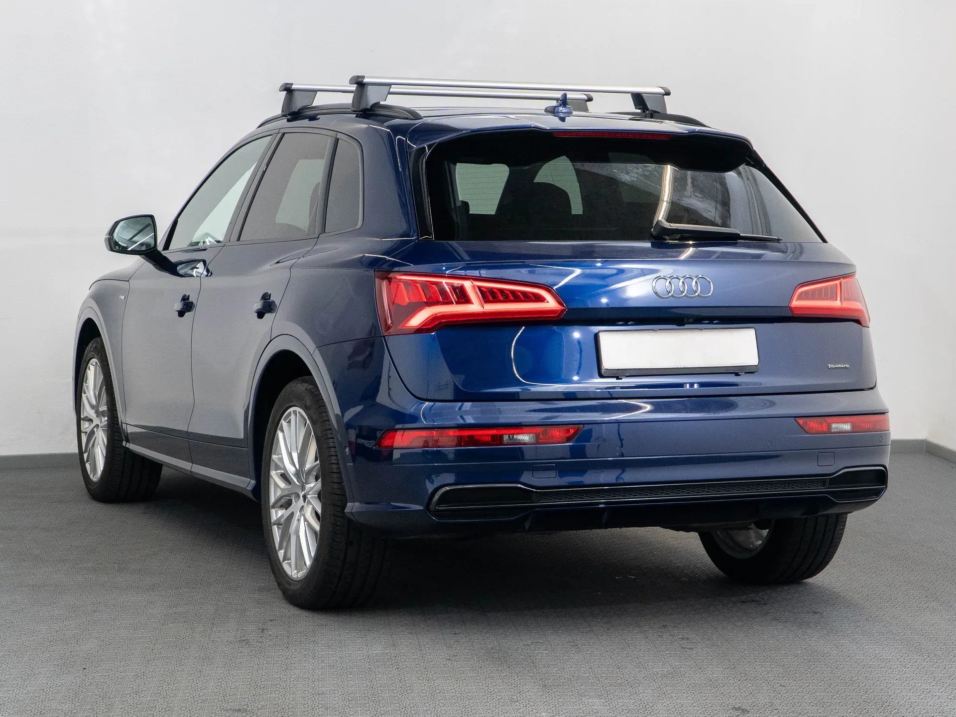 Audi Q5 2.0 Benzina 245 CP Albastru - Samsaru's Car Outlet