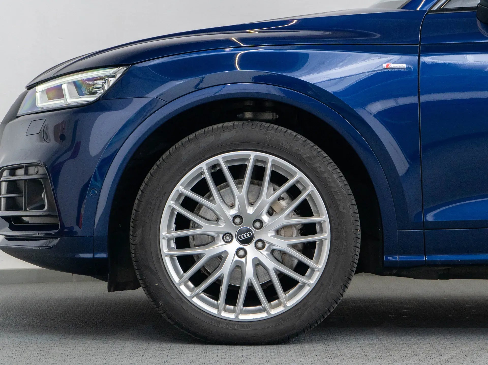 Audi Q5 2.0 Benzina 245 CP Albastru - Samsaru's Car Outlet