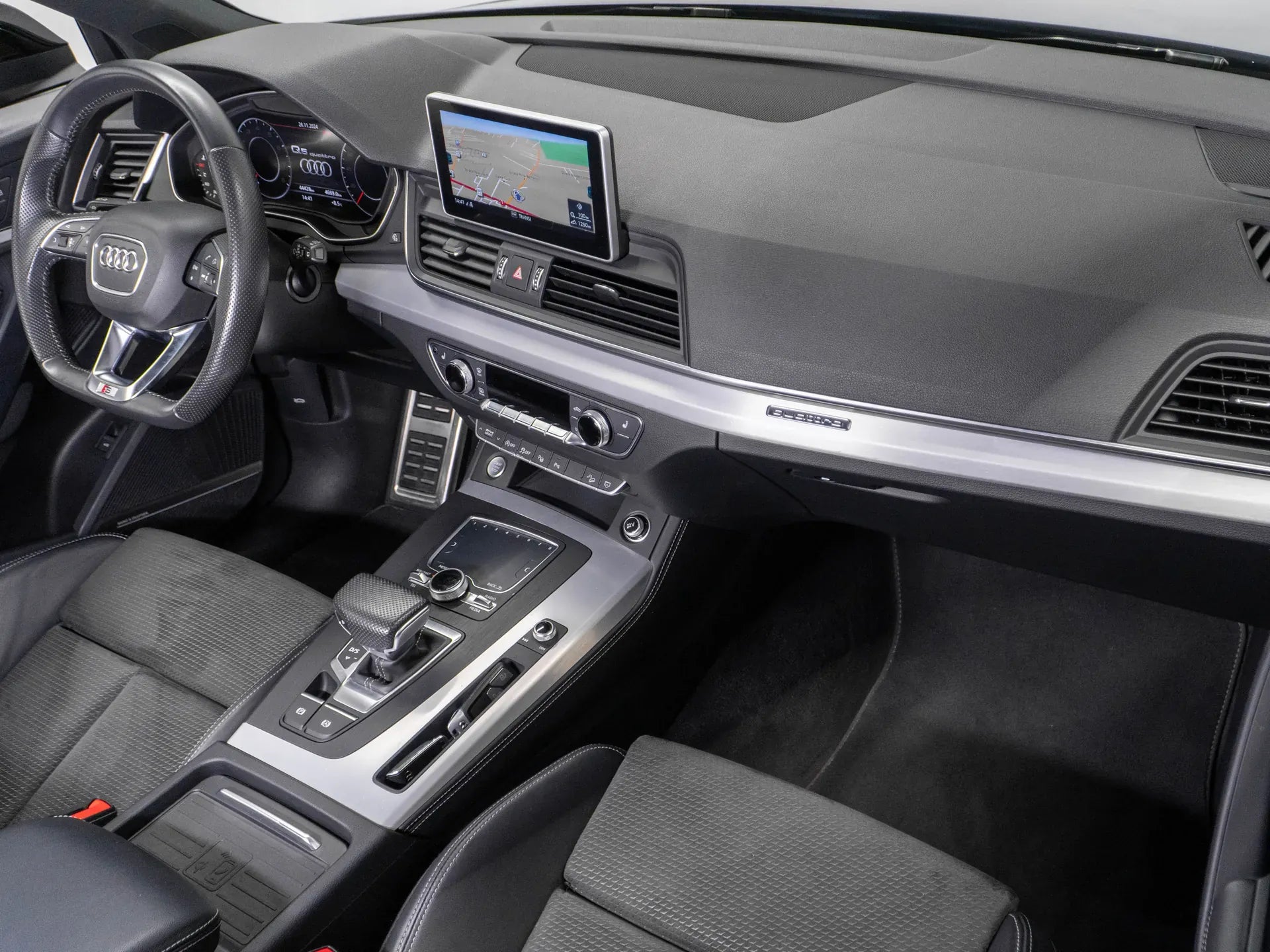 Audi Q5 2.0 Benzina 245 CP Albastru - Samsaru's Car Outlet