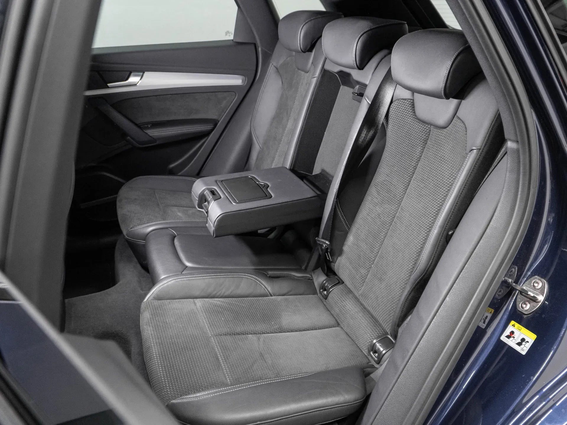 Audi Q5 2.0 Benzina 245 CP Albastru - Samsaru's Car Outlet