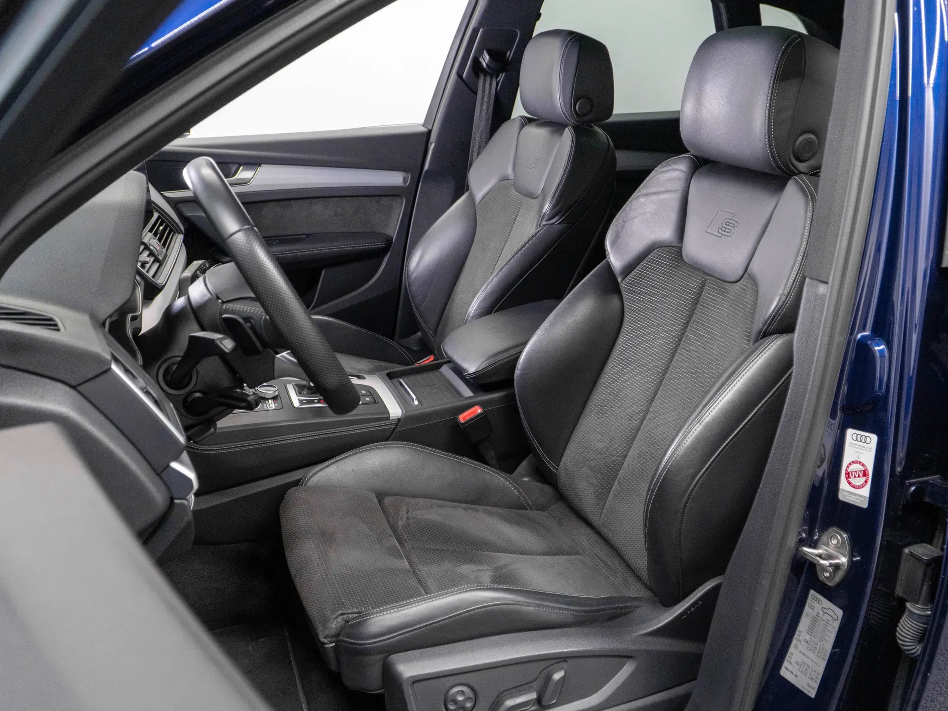Audi Q5 2.0 Benzina 245 CP Albastru - Samsaru's Car Outlet