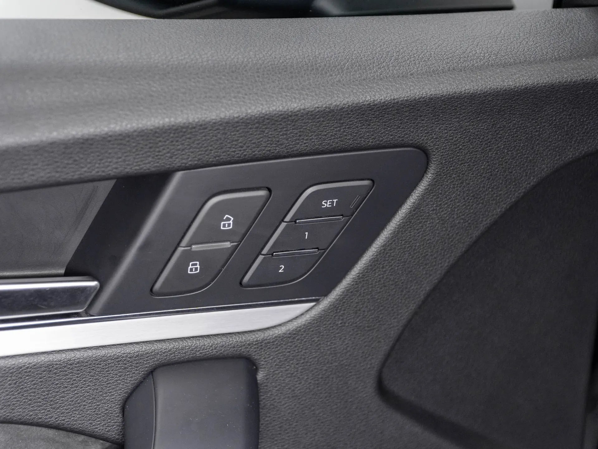 Audi Q5 2.0 Benzina 245 CP Albastru - Samsaru's Car Outlet