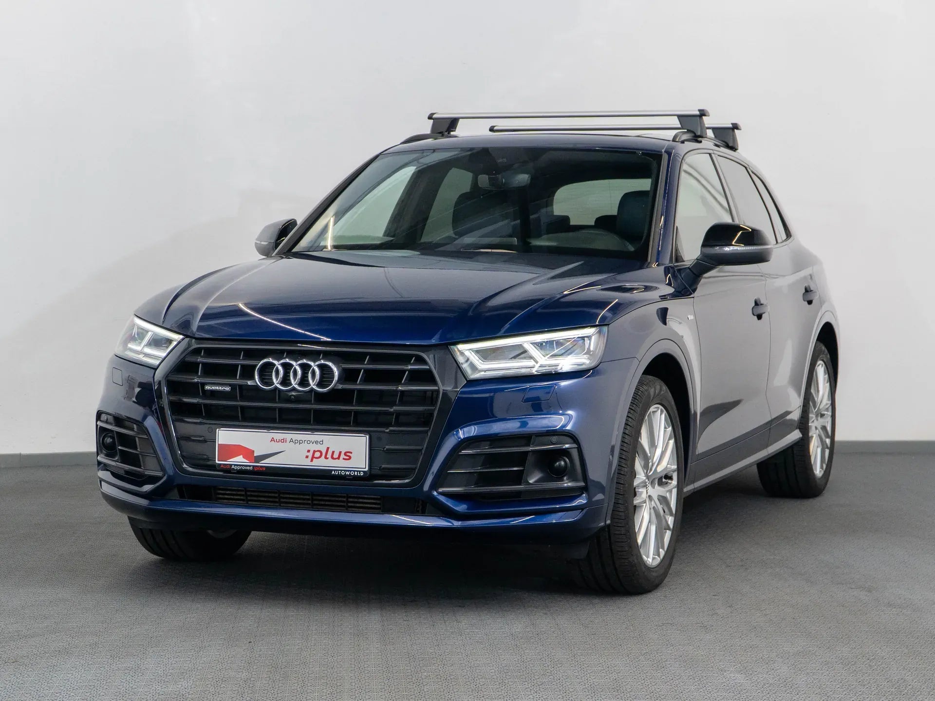 Audi Q5 2.0 Benzina 245 CP Albastru - Samsaru's Car Outlet