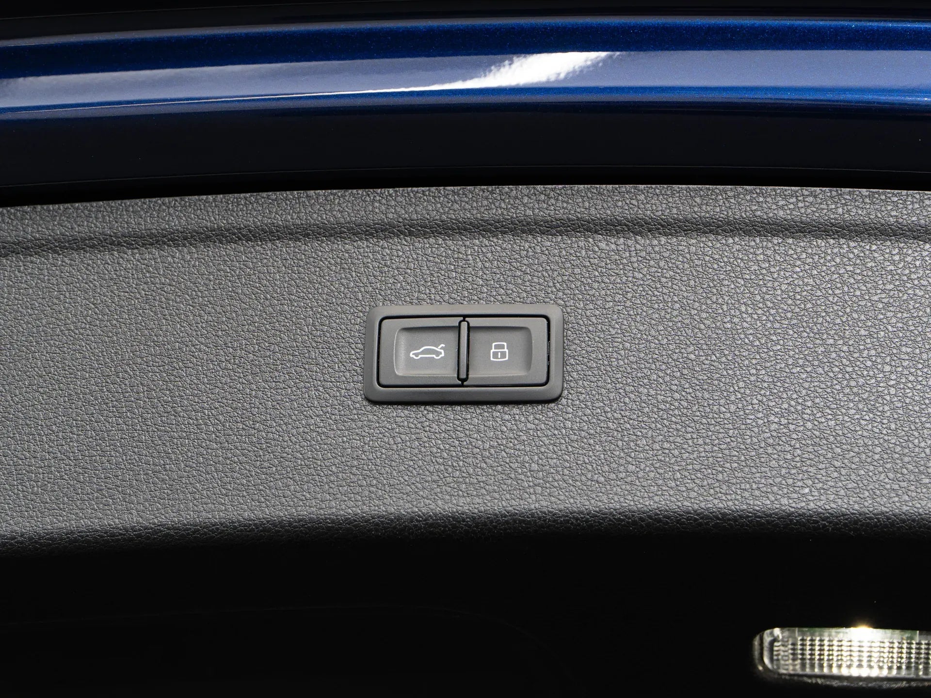 Audi Q5 2.0 Benzina 245 CP Albastru - Samsaru's Car Outlet