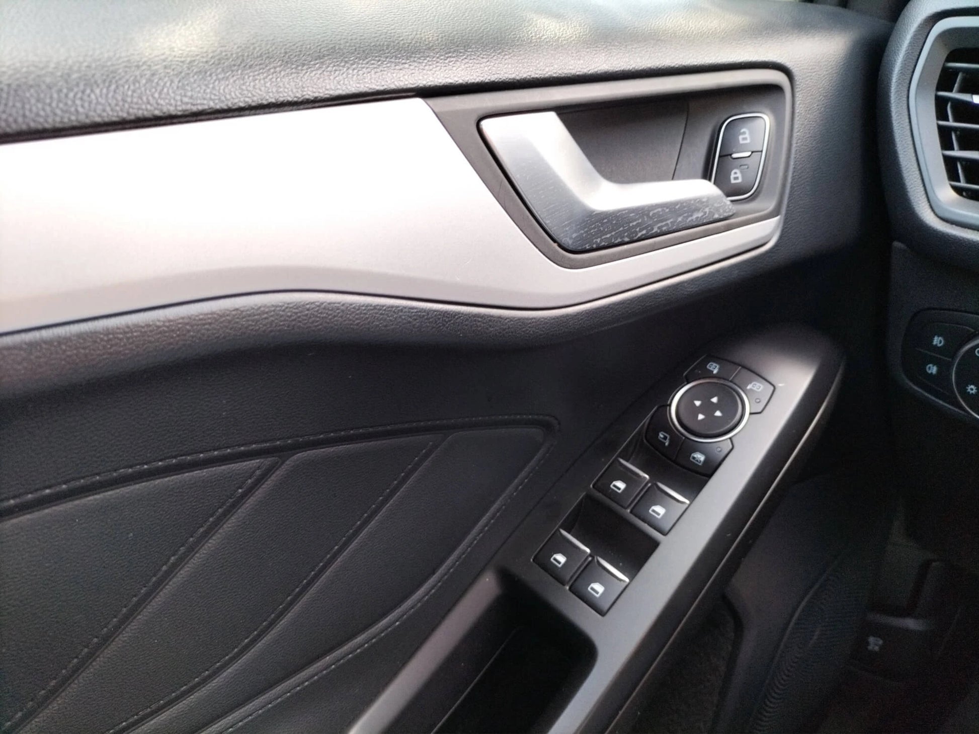 Ford Focus 1.5 EcoBlue Trend - Samsaru's Car Outlet