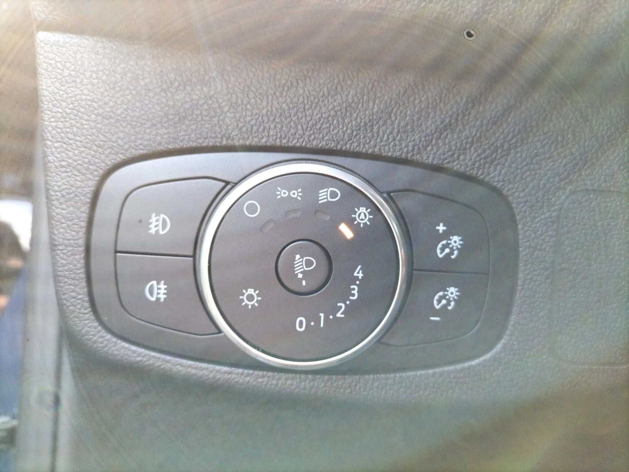 Ford Focus 1.5 EcoBlue Trend - Samsaru's Car Outlet