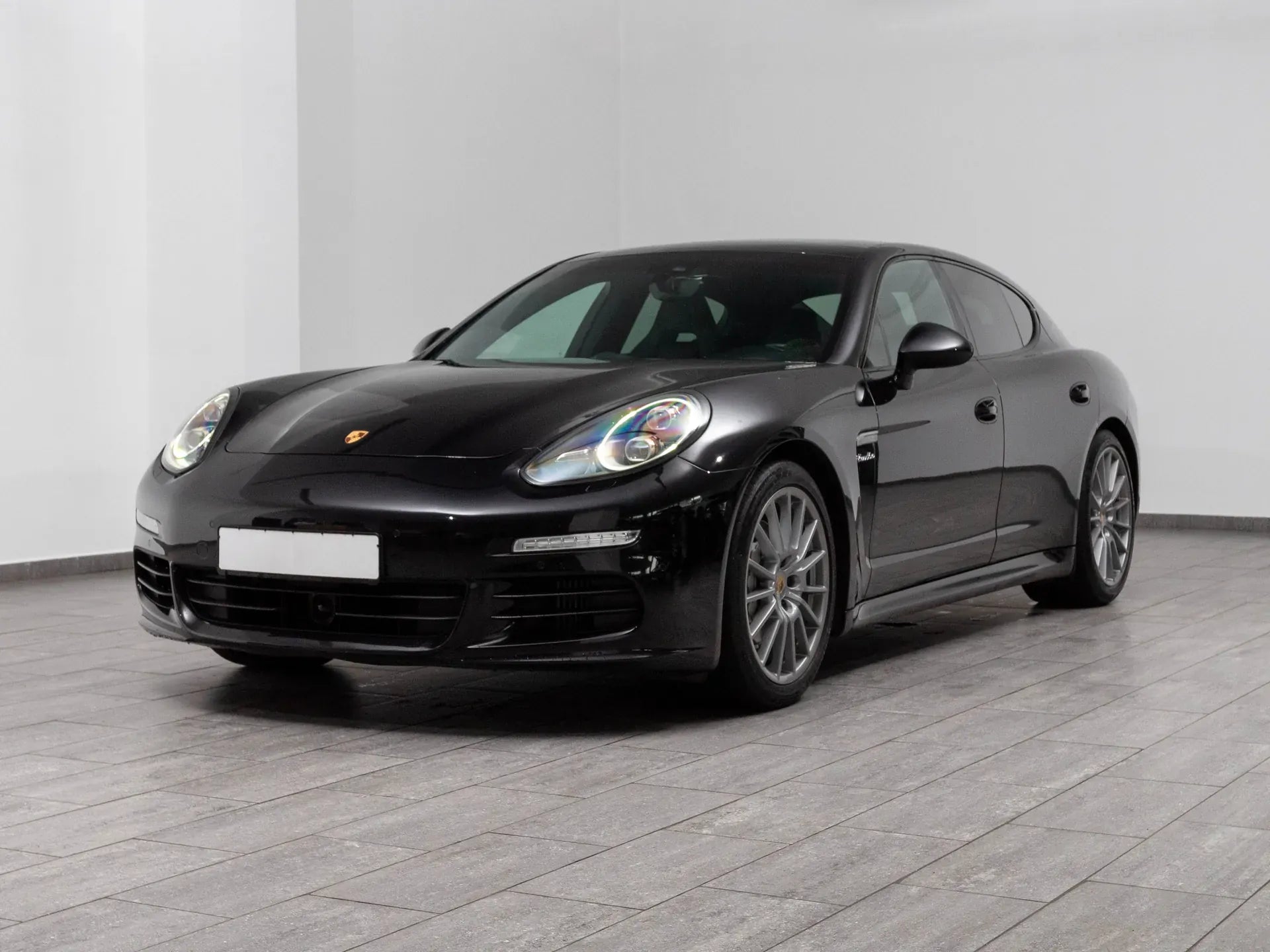 Porsche Panamera 4S Executive - Samsaru's Car Outlet