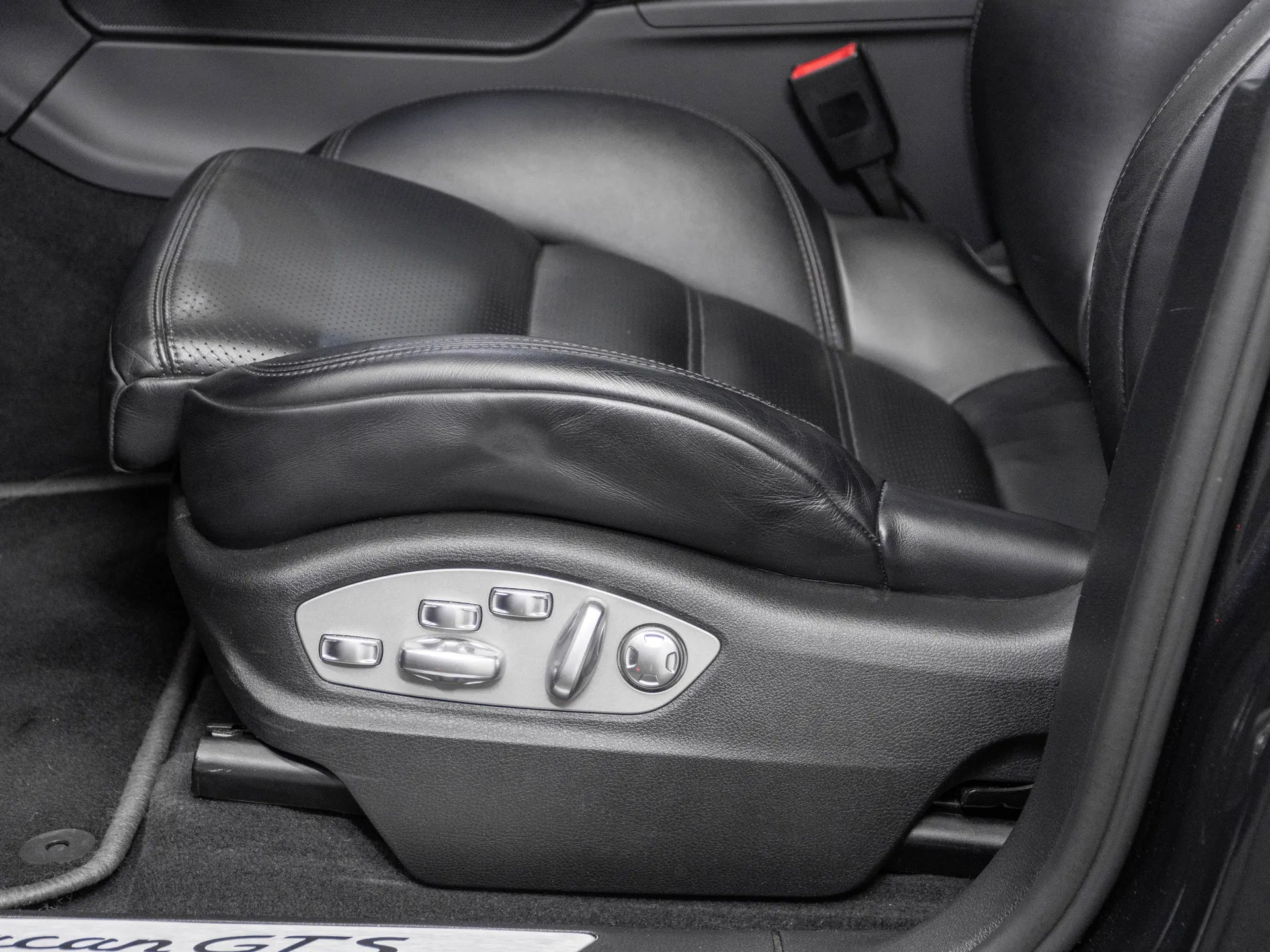 Porsche Macan 3.0 Benzina 353 CP Gri - Samsaru's Car Outlet