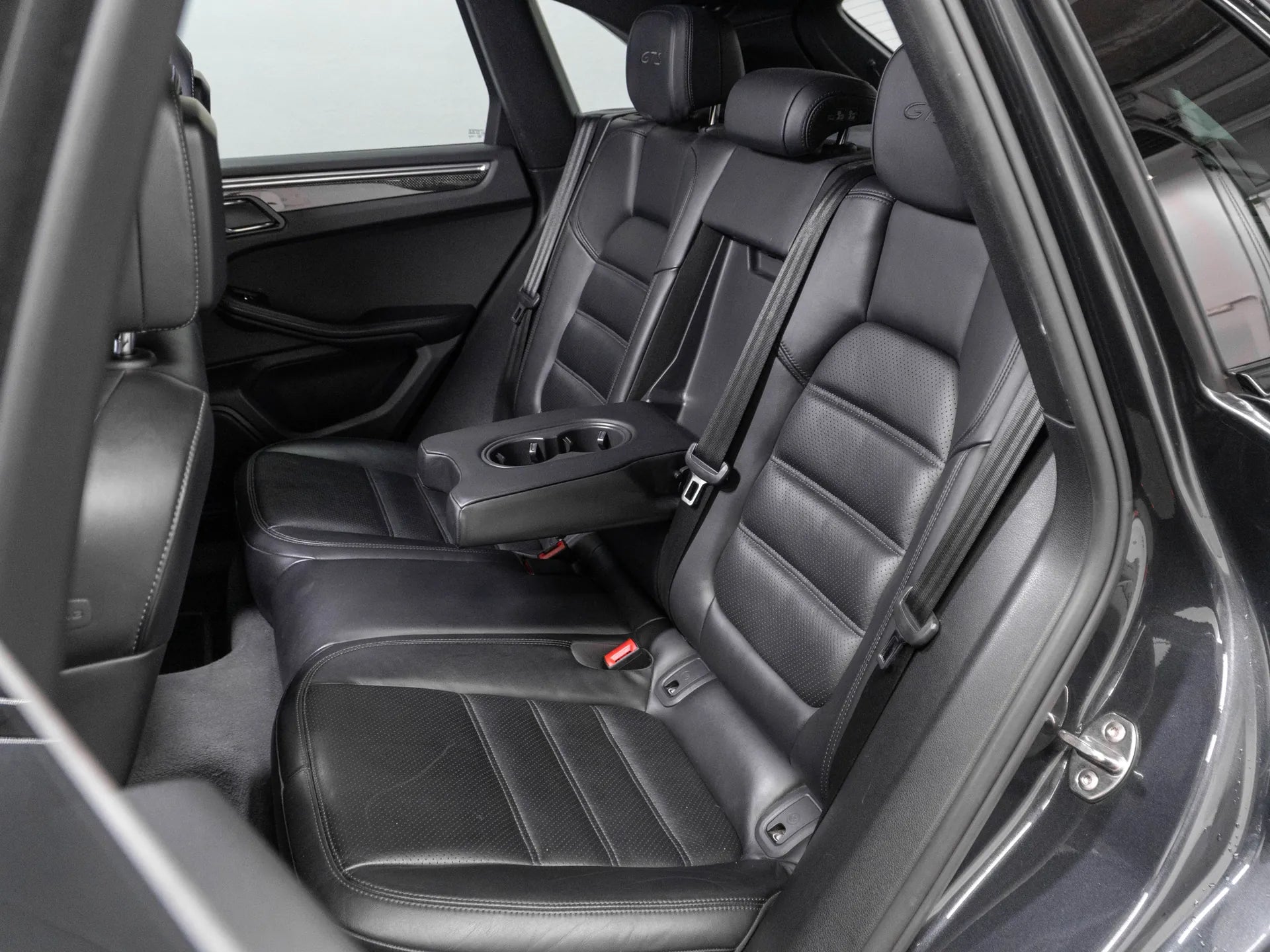 Porsche Macan 3.0 Benzina 353 CP Gri - Samsaru's Car Outlet