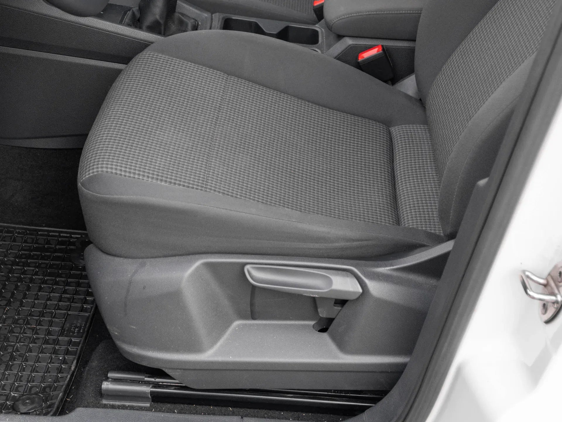 Volkswagen Caddy 2.0 Diesel 102 CP Alb - Samsaru's Car Outlet