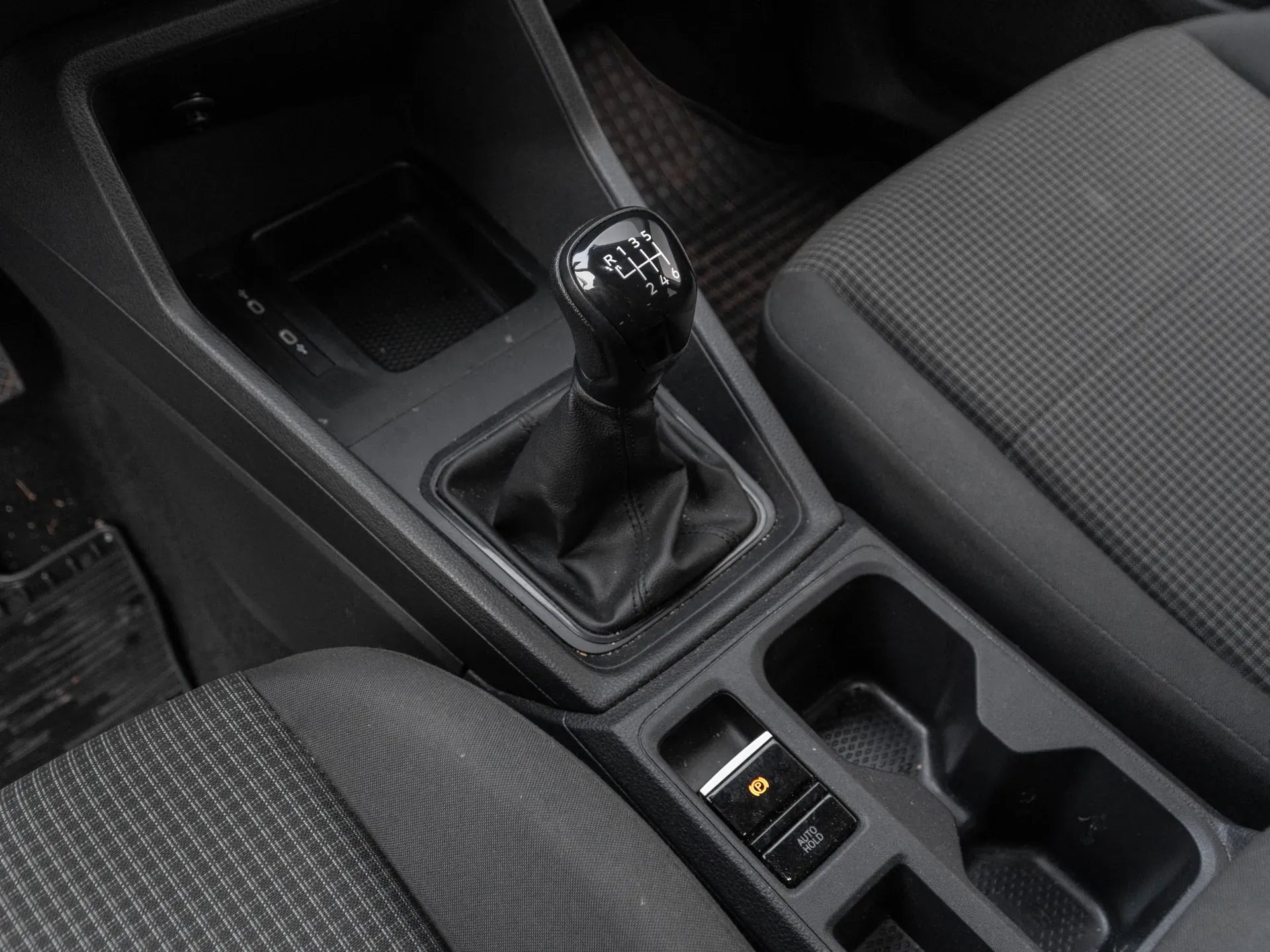 Volkswagen Caddy 2.0 Diesel 102 CP Alb - Samsaru's Car Outlet