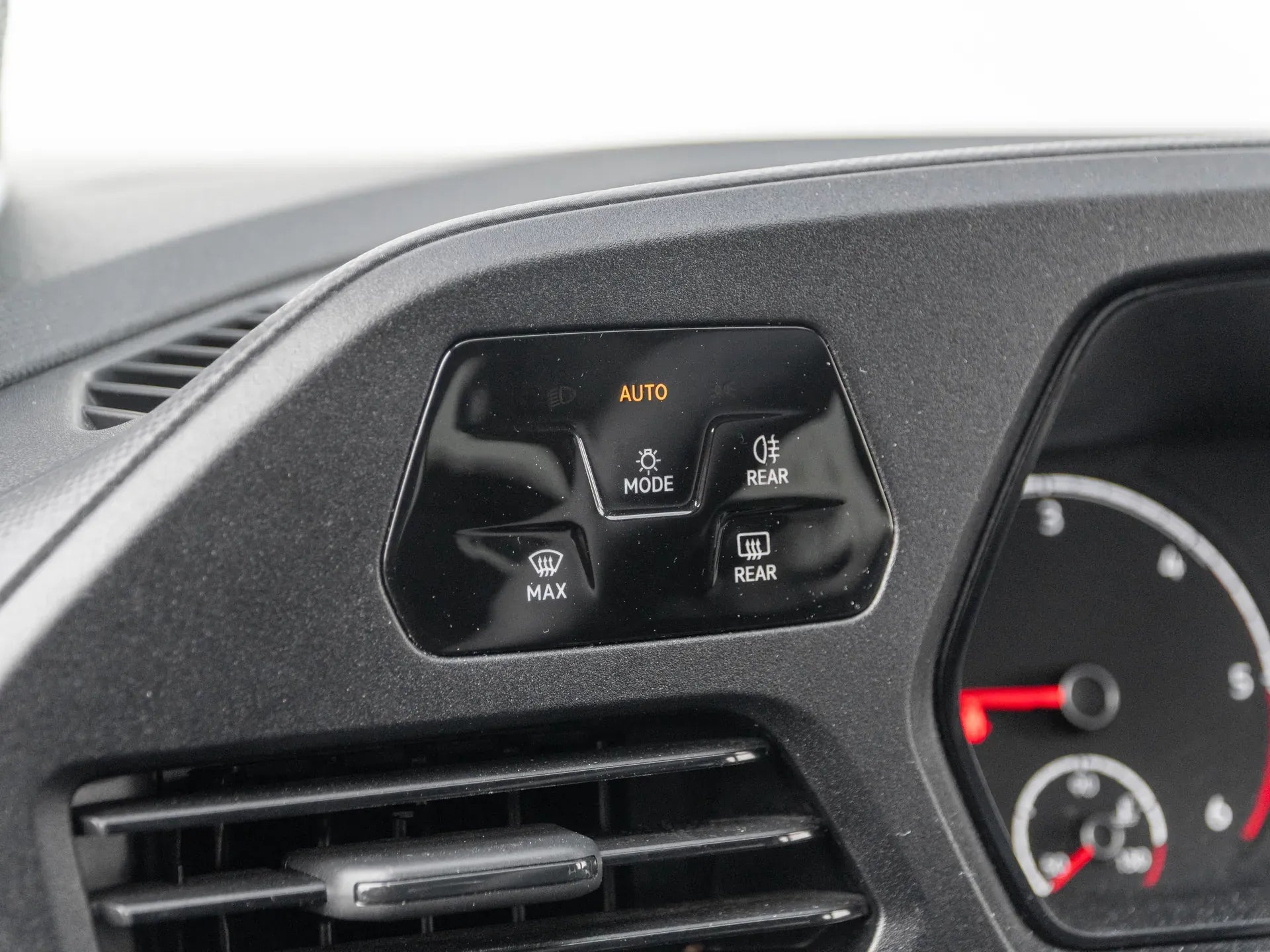 Volkswagen Caddy 2.0 Diesel 102 CP Alb - Samsaru's Car Outlet